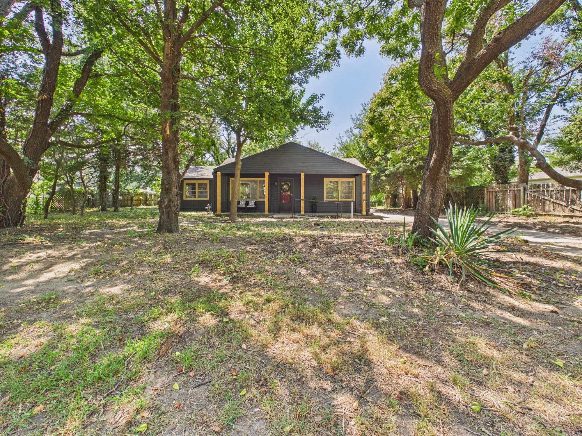 907 N Flora St Property Photo 2