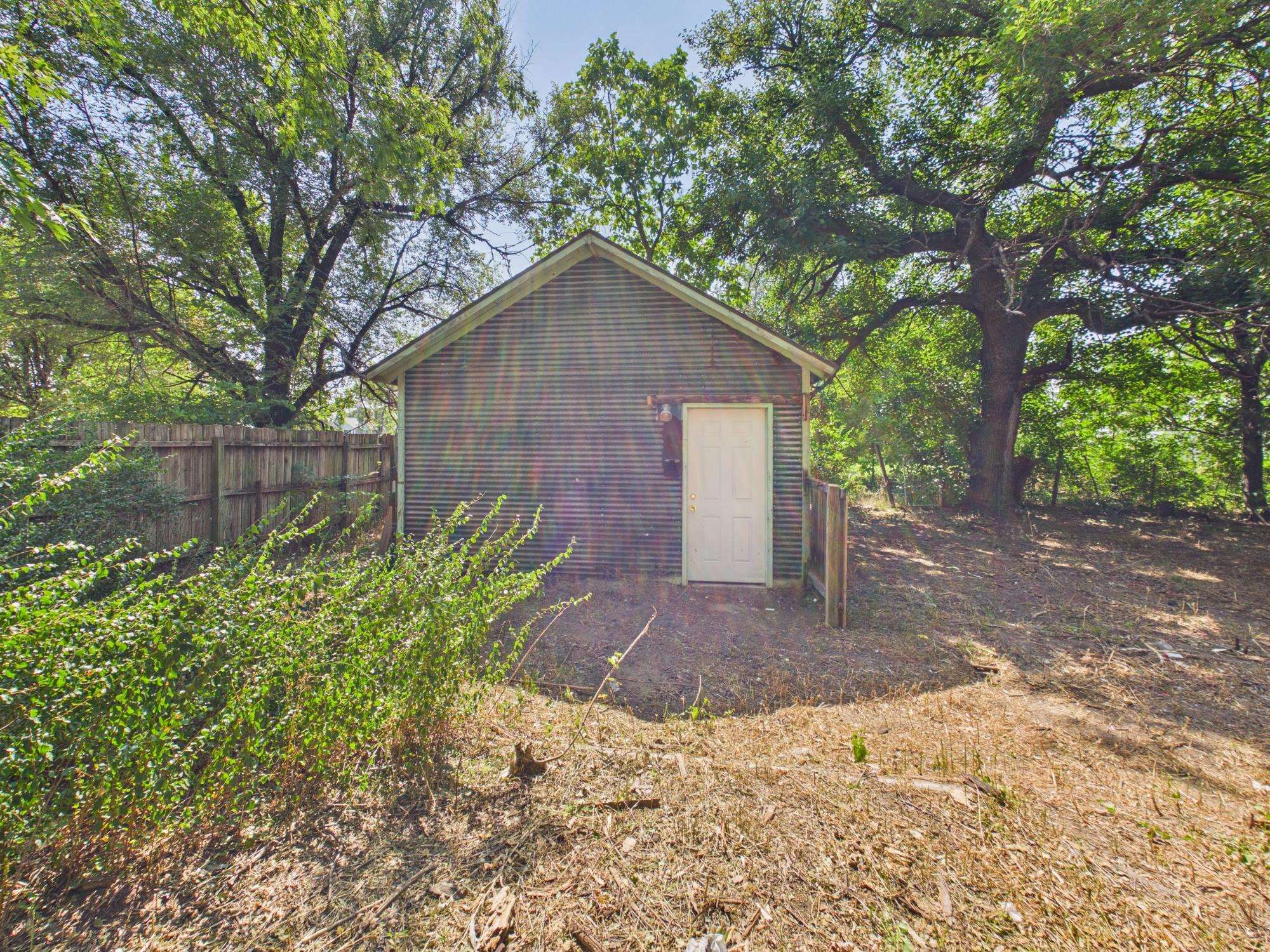 907 N Flora St Property Photo 31