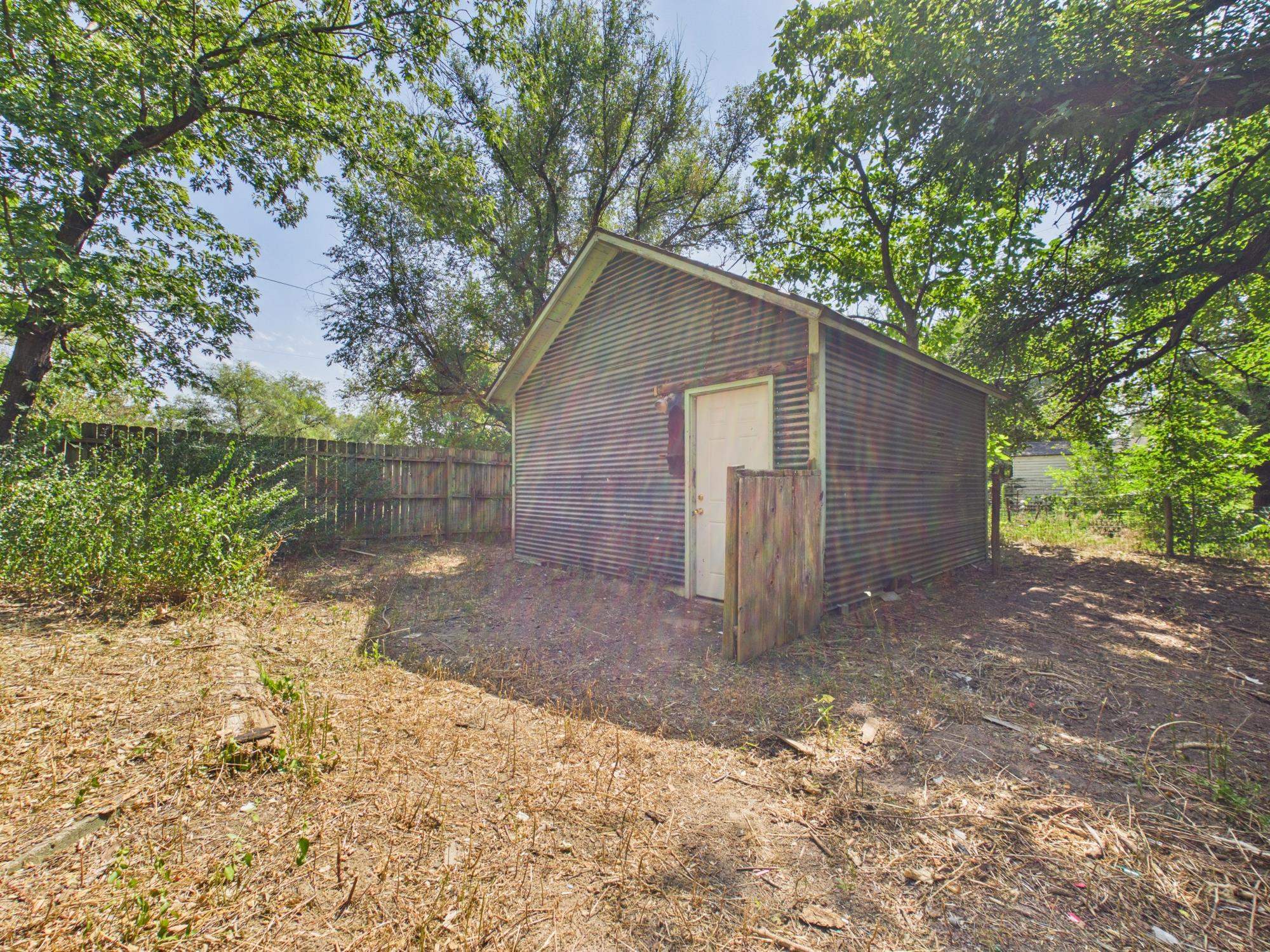 907 N Flora St Property Photo 32