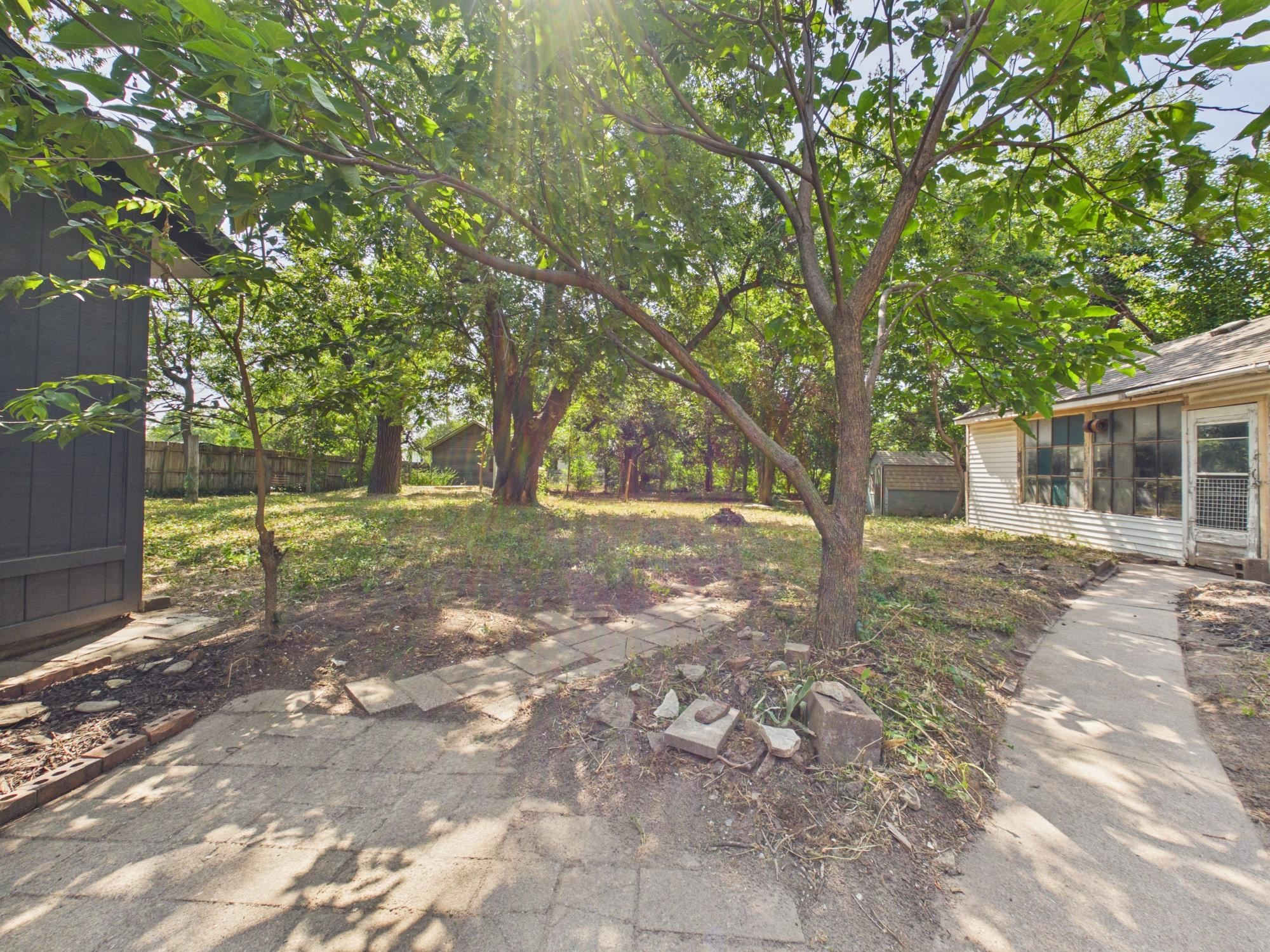 907 N Flora St Property Photo 34