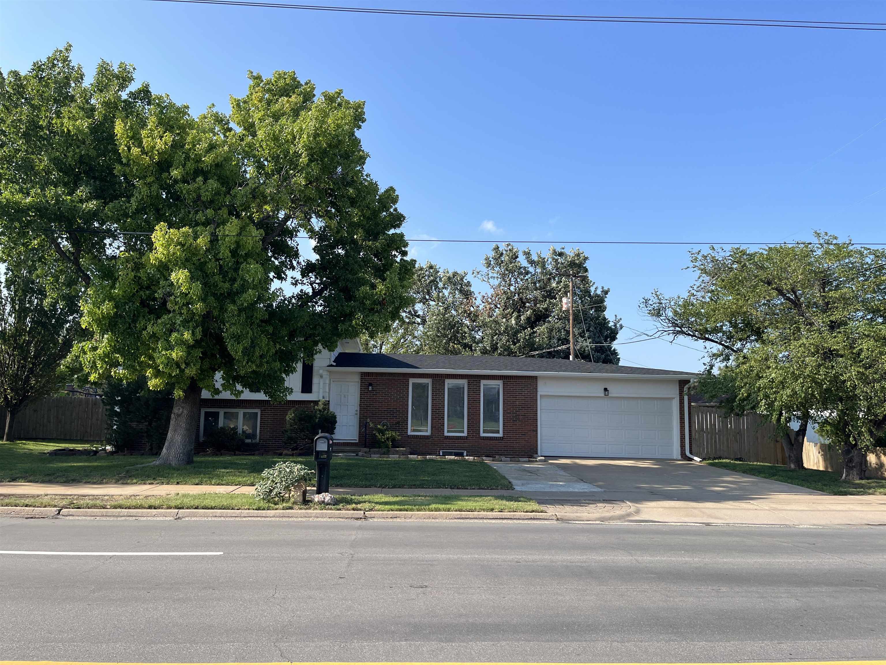 717 E Magnolia Road Property Photo 1