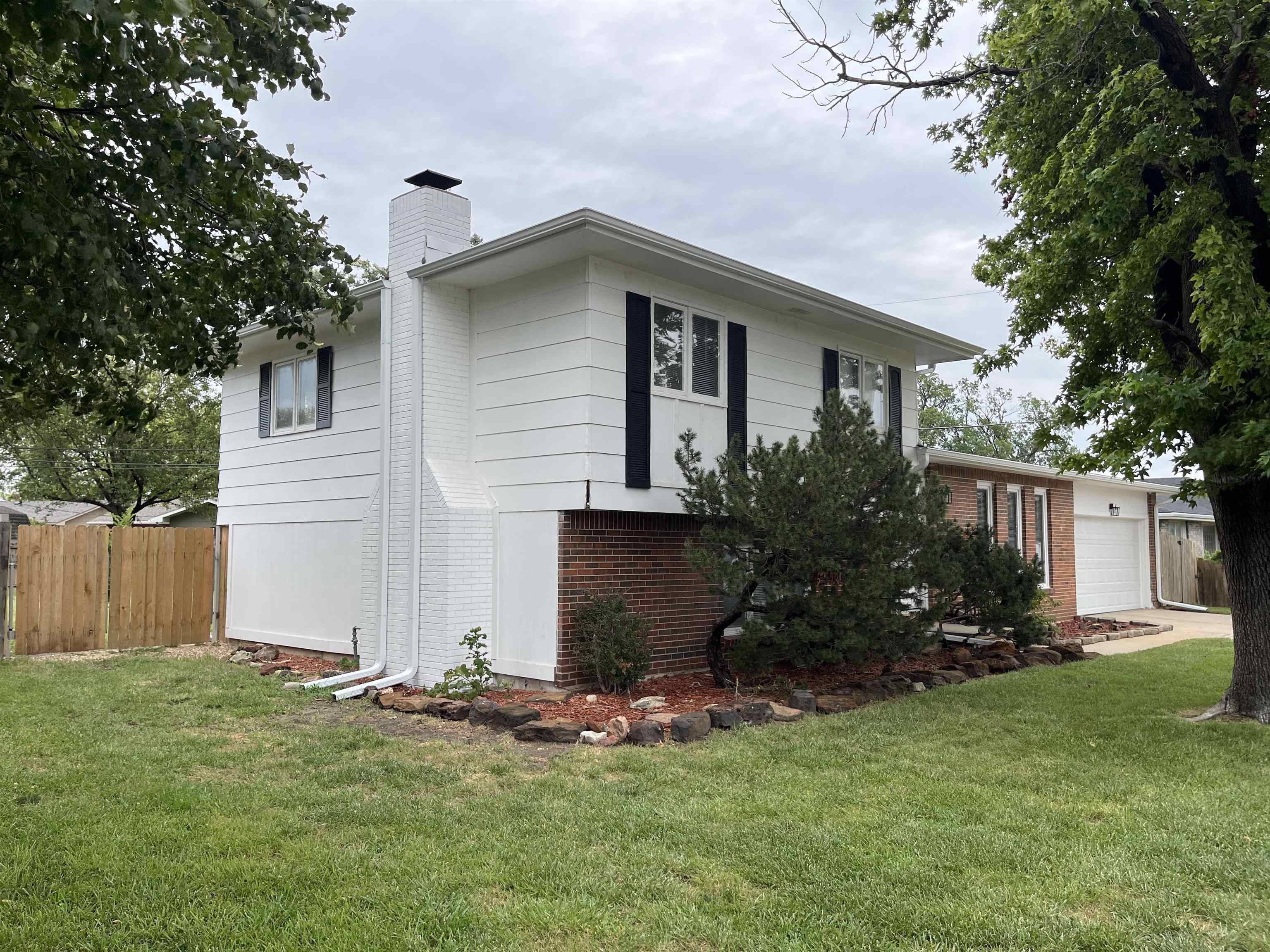 717 E Magnolia Road Property Photo 2