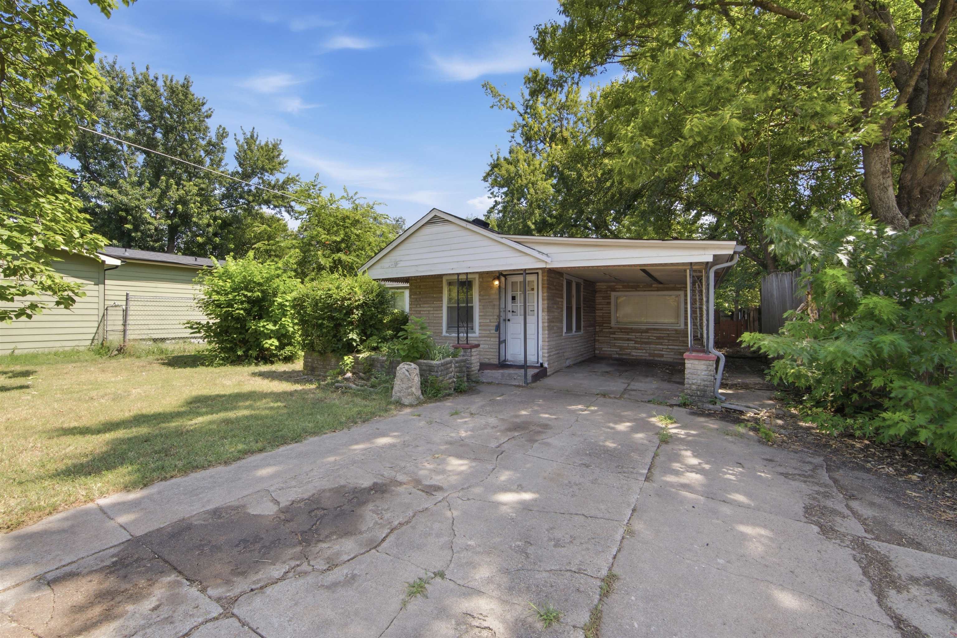 1925 W Mccormick Property Photo 1