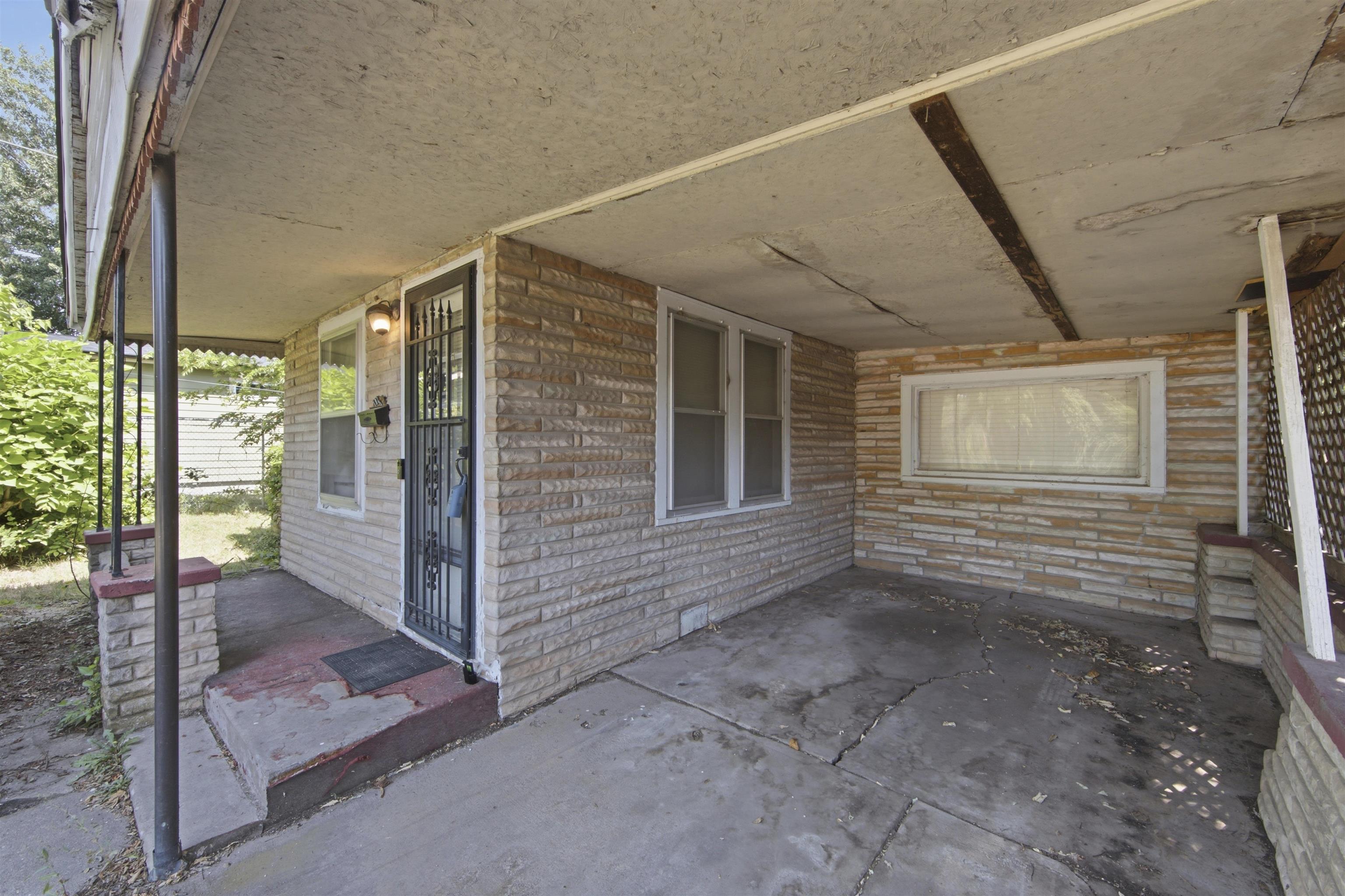 1925 W Mccormick Property Photo 2