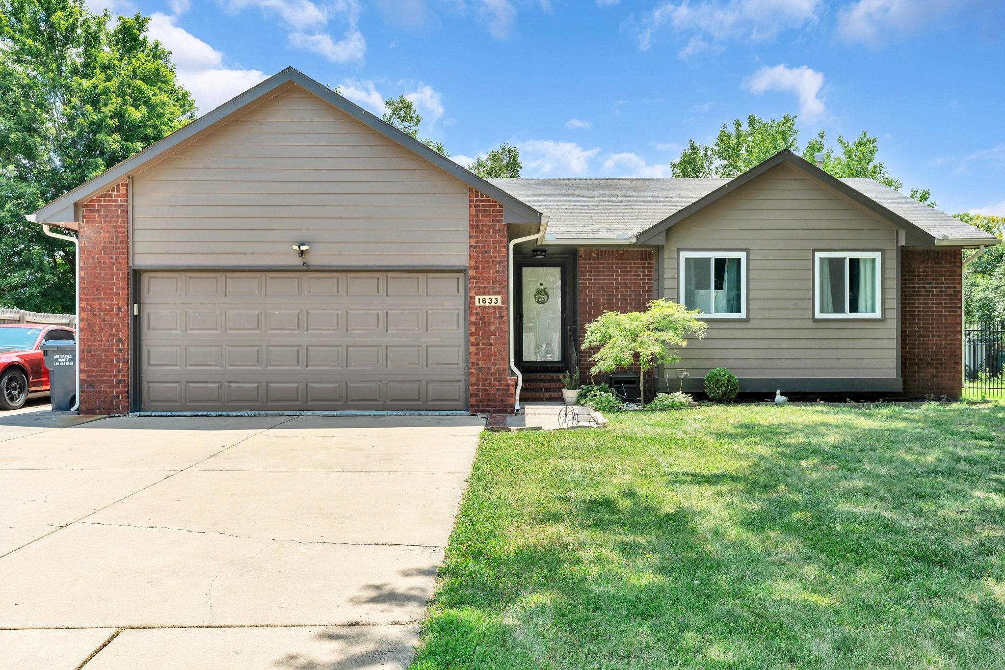 1833 N Shefford