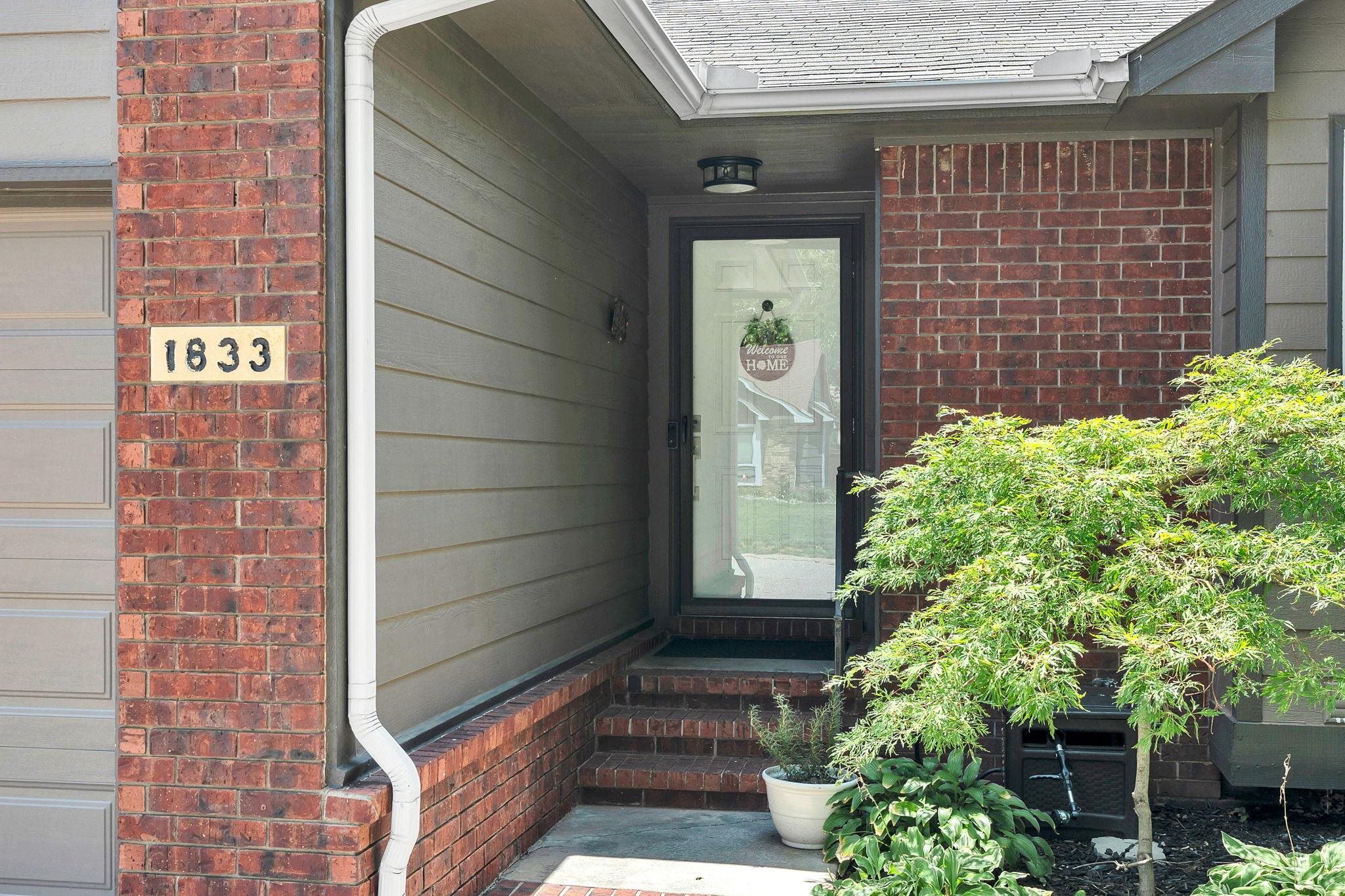 1833 N Shefford Property Photo 2