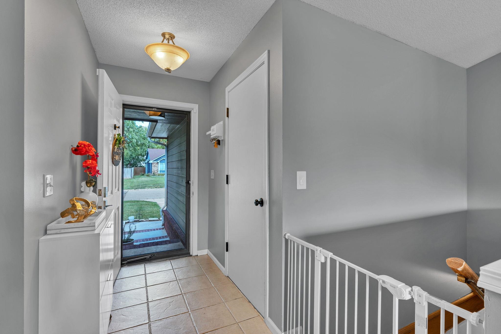 1833 N Shefford Property Photo 3
