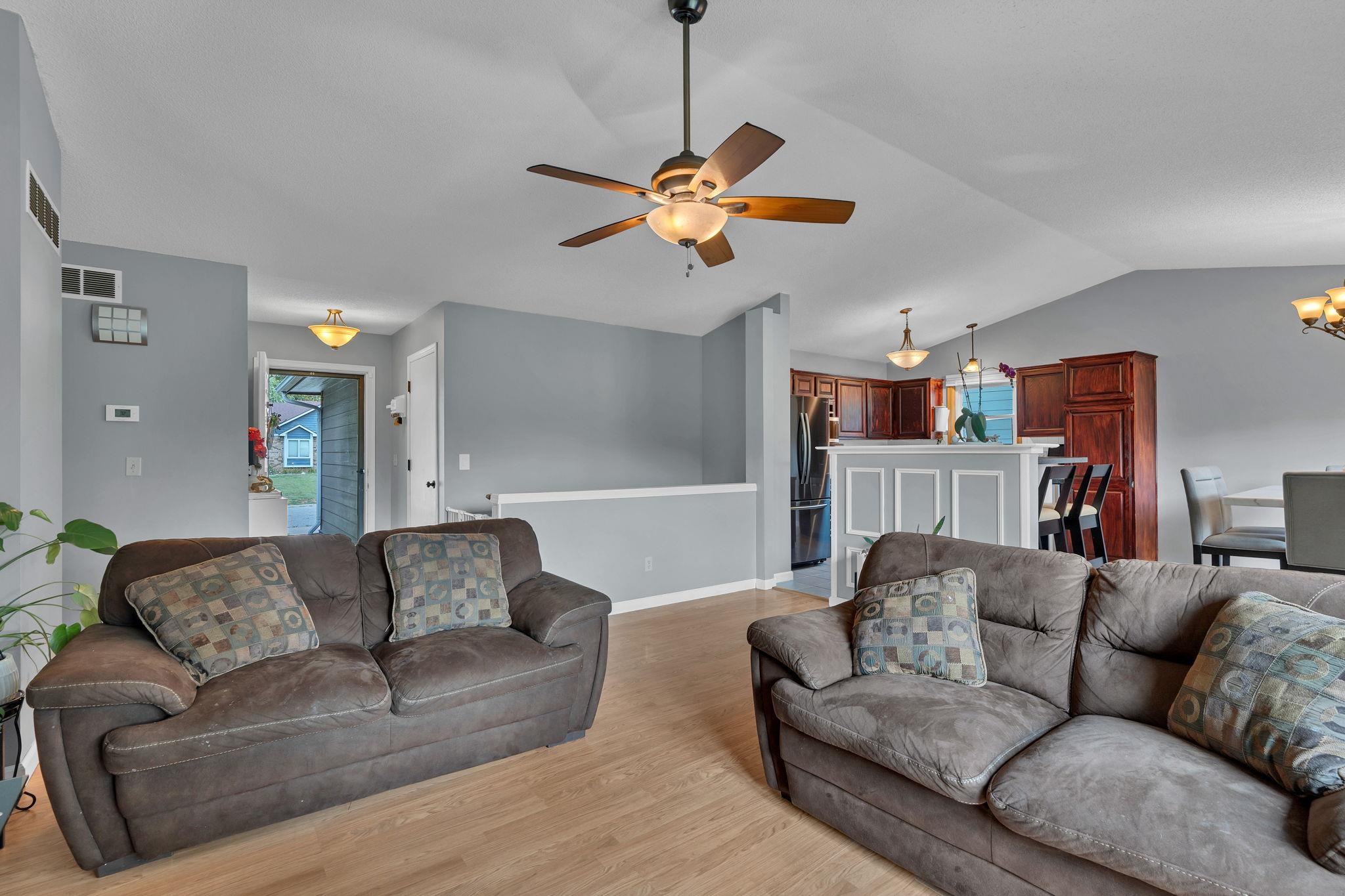 1833 N Shefford Property Photo 7