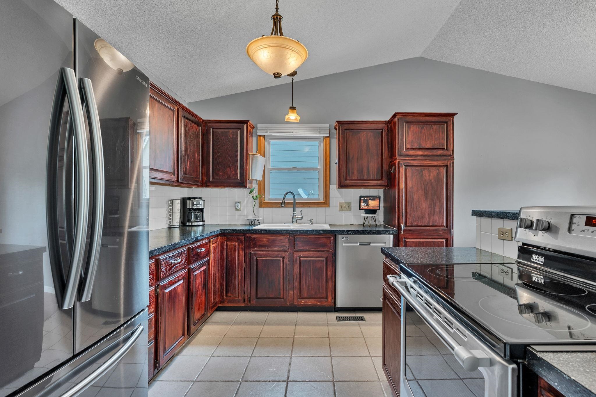 1833 N Shefford Property Photo 11