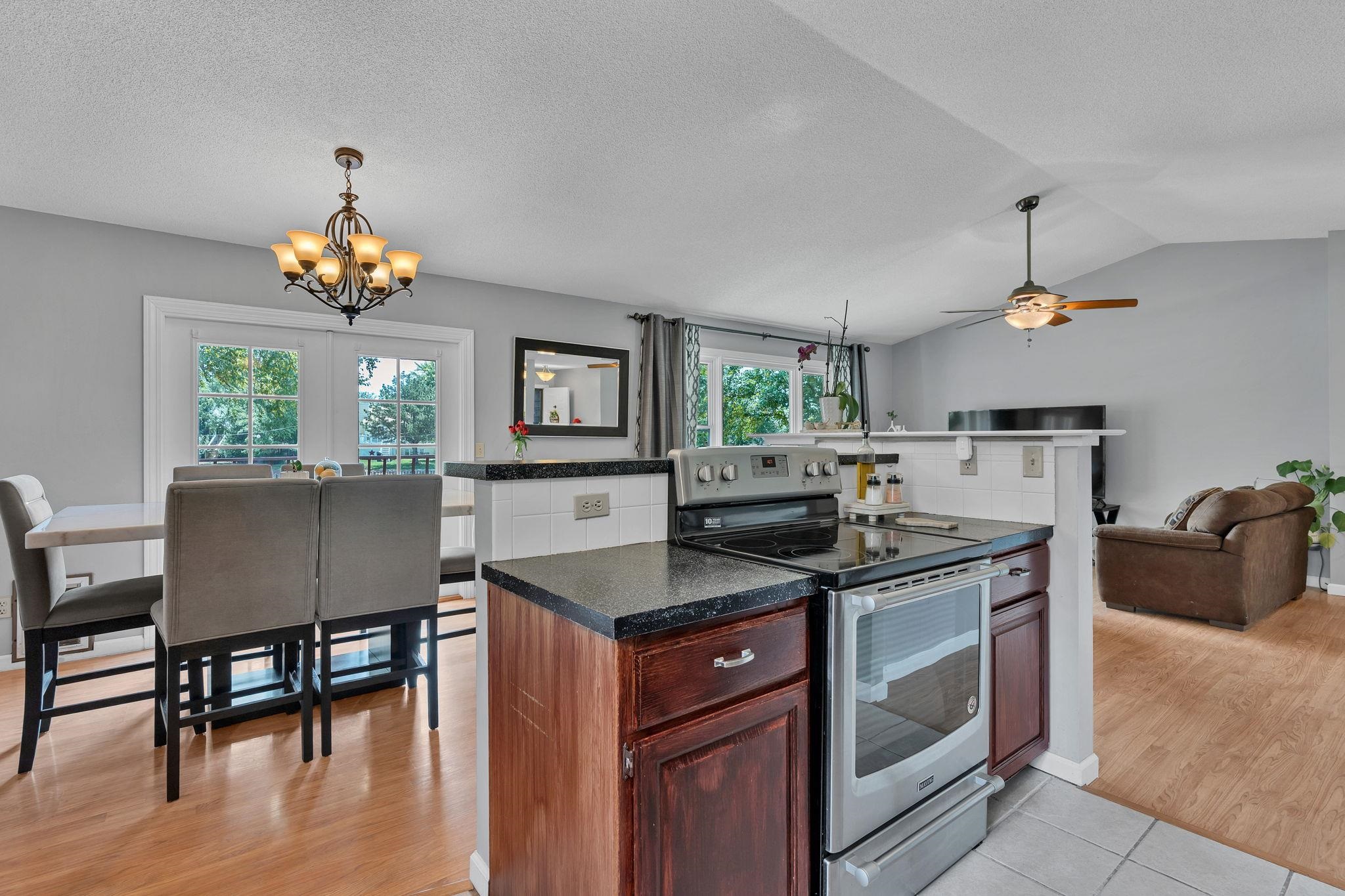 1833 N Shefford Property Photo 12