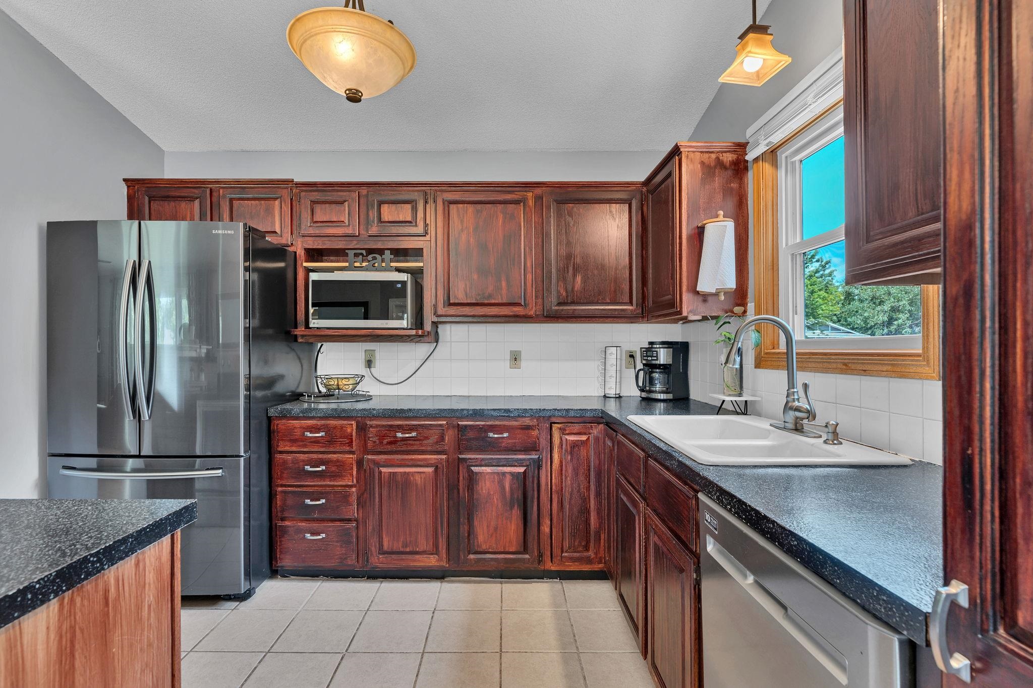 1833 N Shefford Property Photo 13