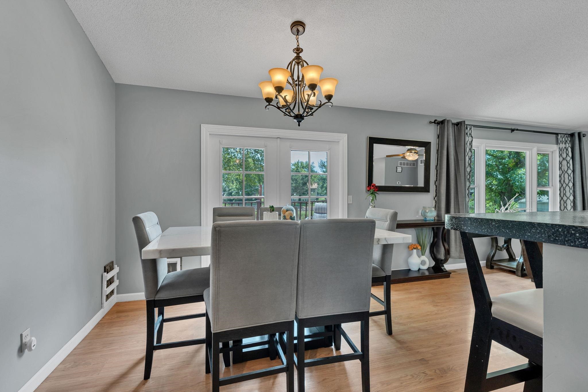 1833 N Shefford Property Photo 14