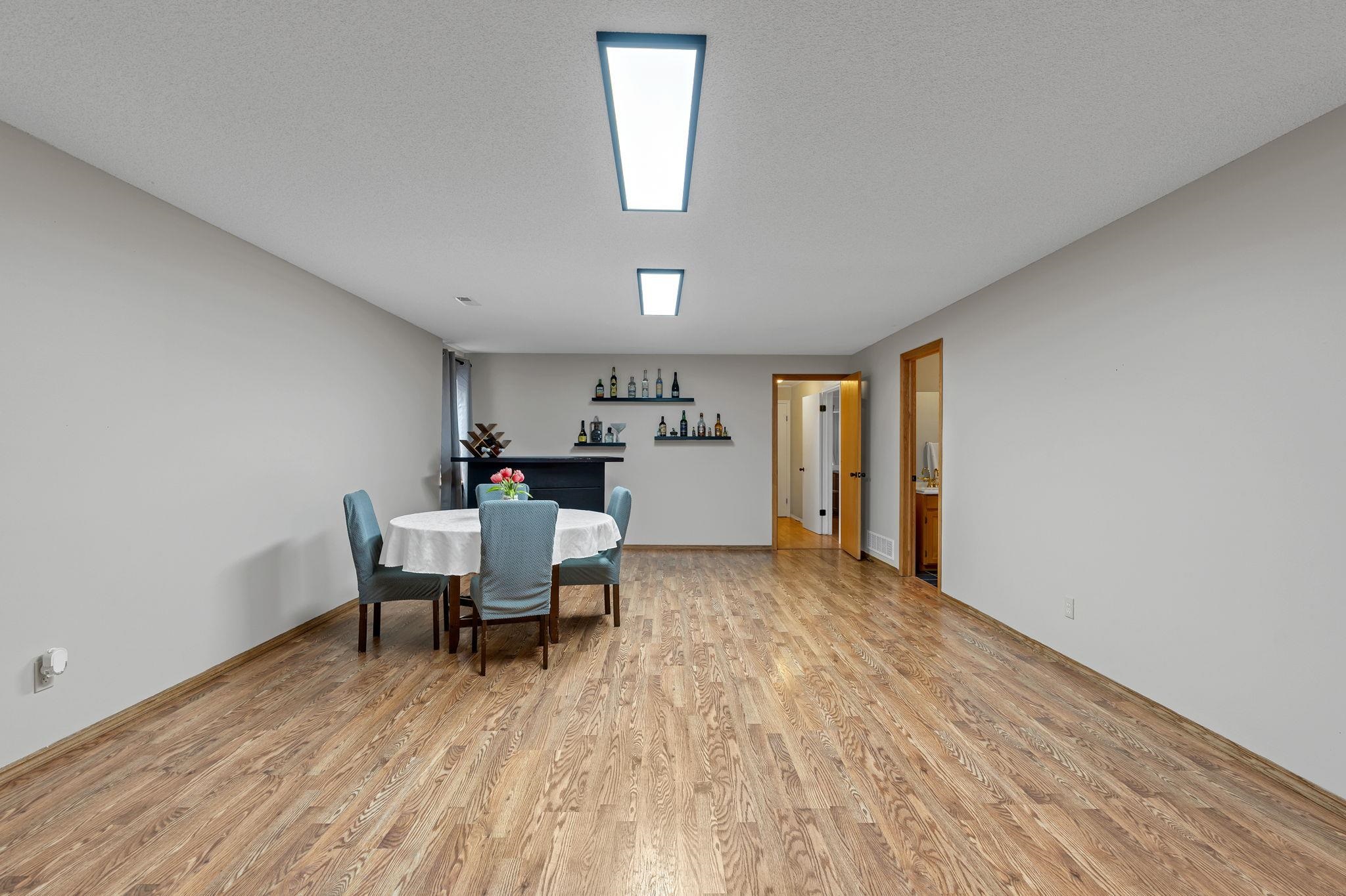 1833 N Shefford Property Photo 21