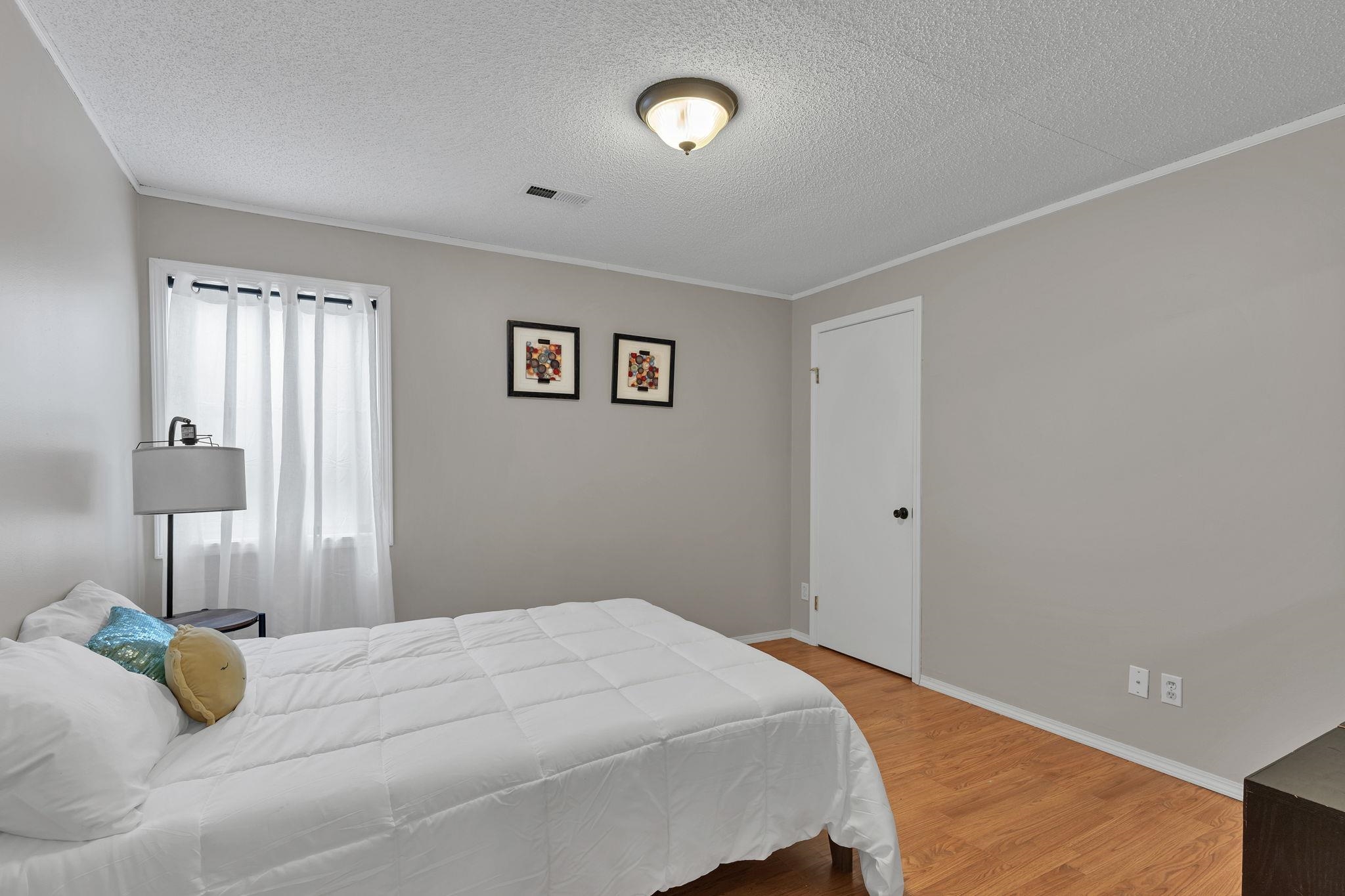 1833 N Shefford Property Photo 24