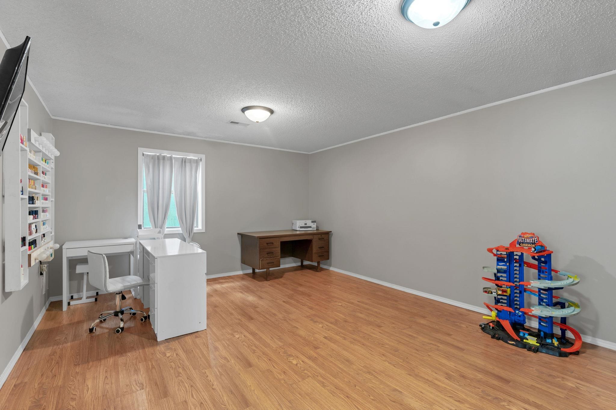 1833 N Shefford Property Photo 25