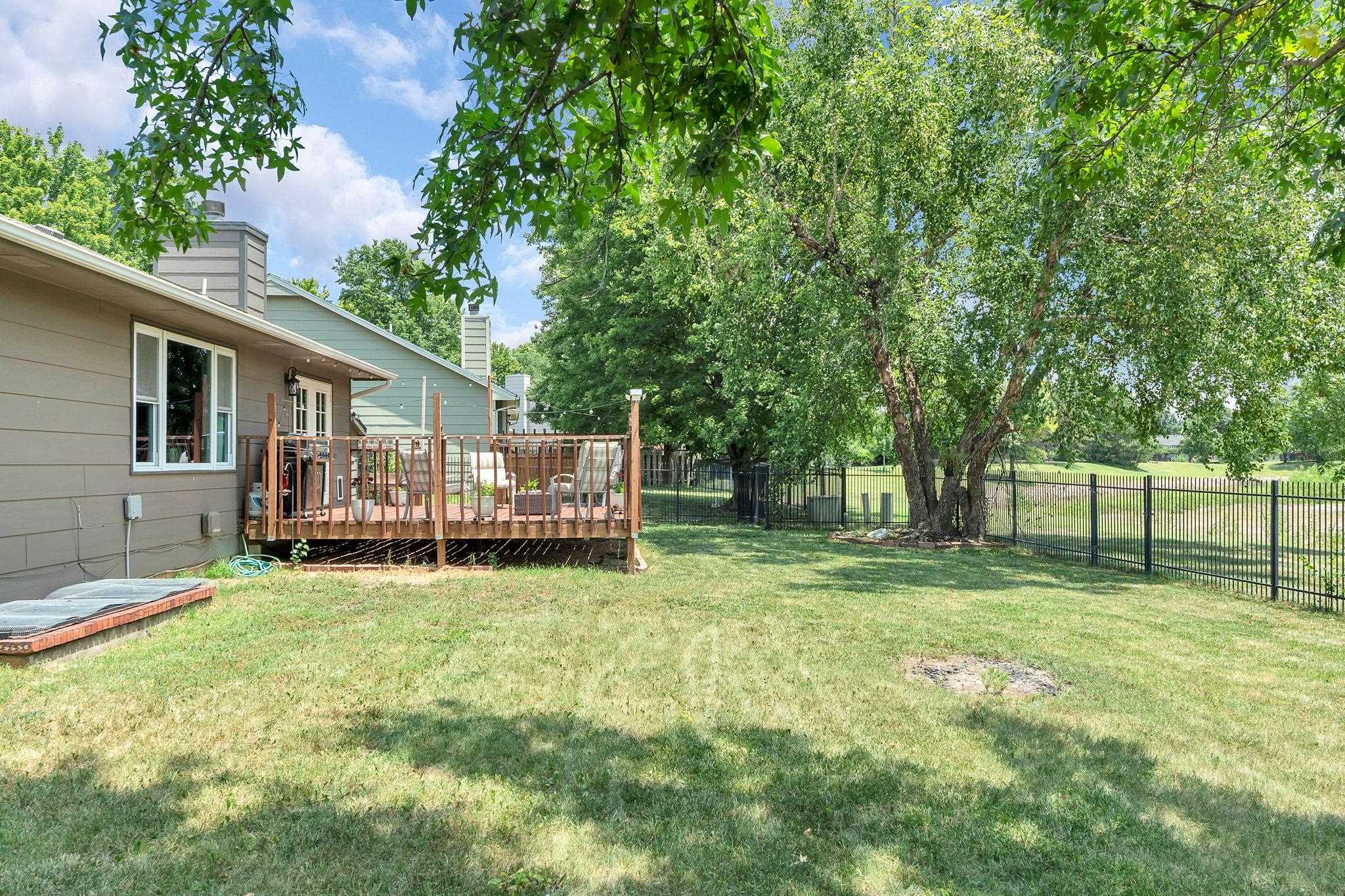 1833 N Shefford Property Photo 28