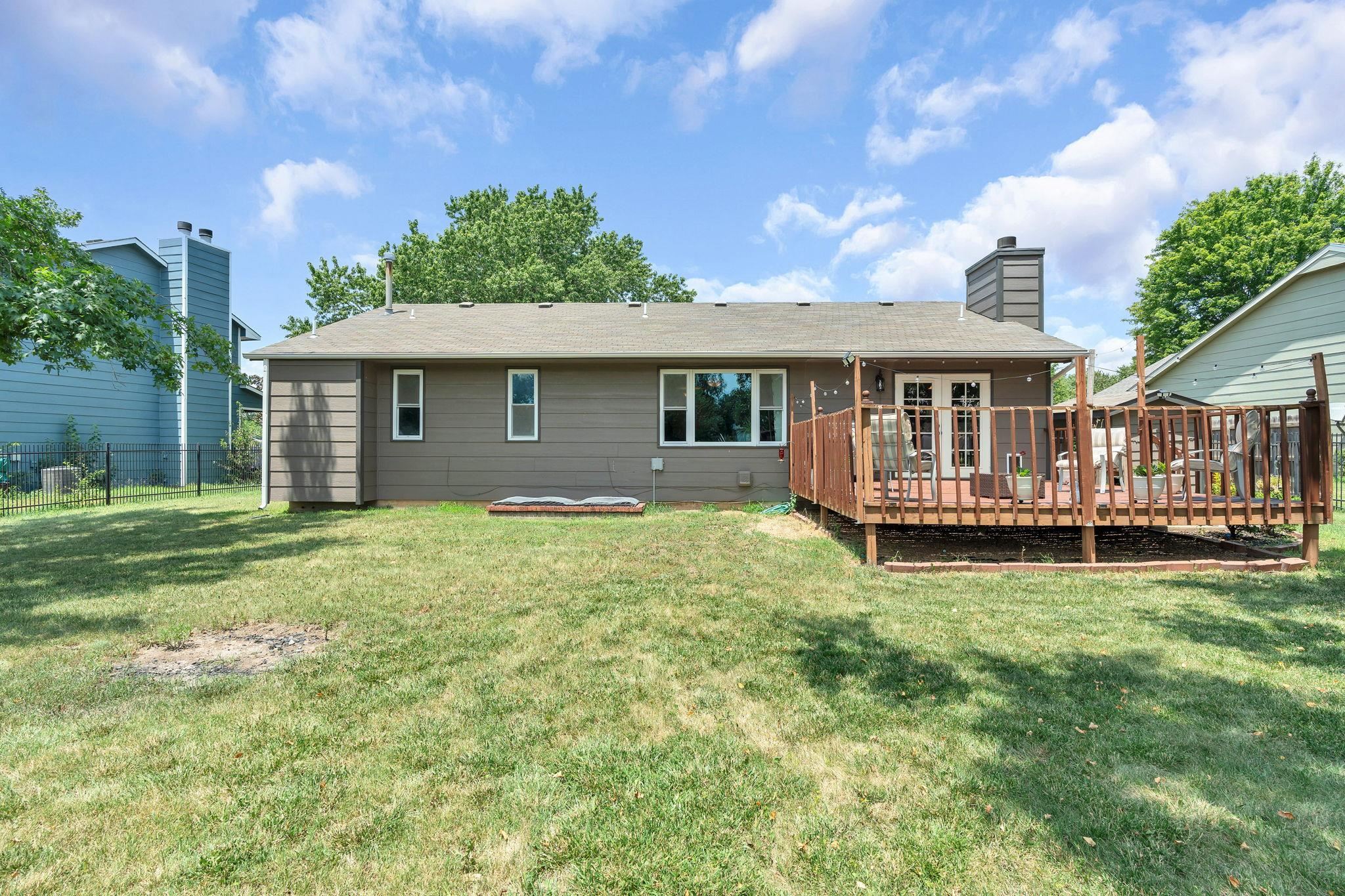 1833 N Shefford Property Photo 29