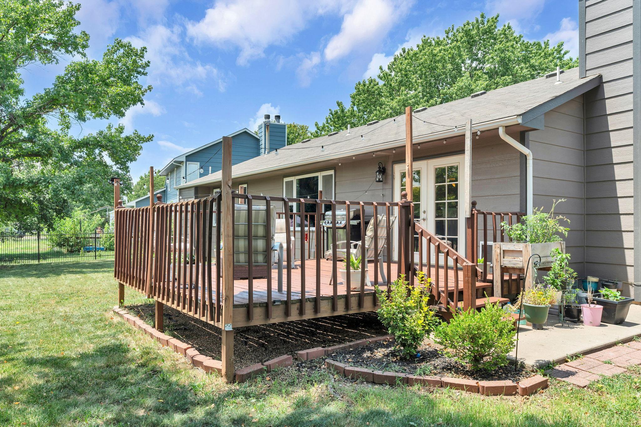 1833 N Shefford Property Photo 30