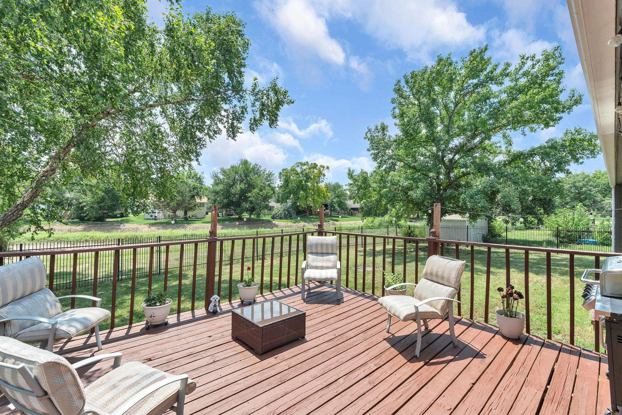 1833 N Shefford Property Photo 32