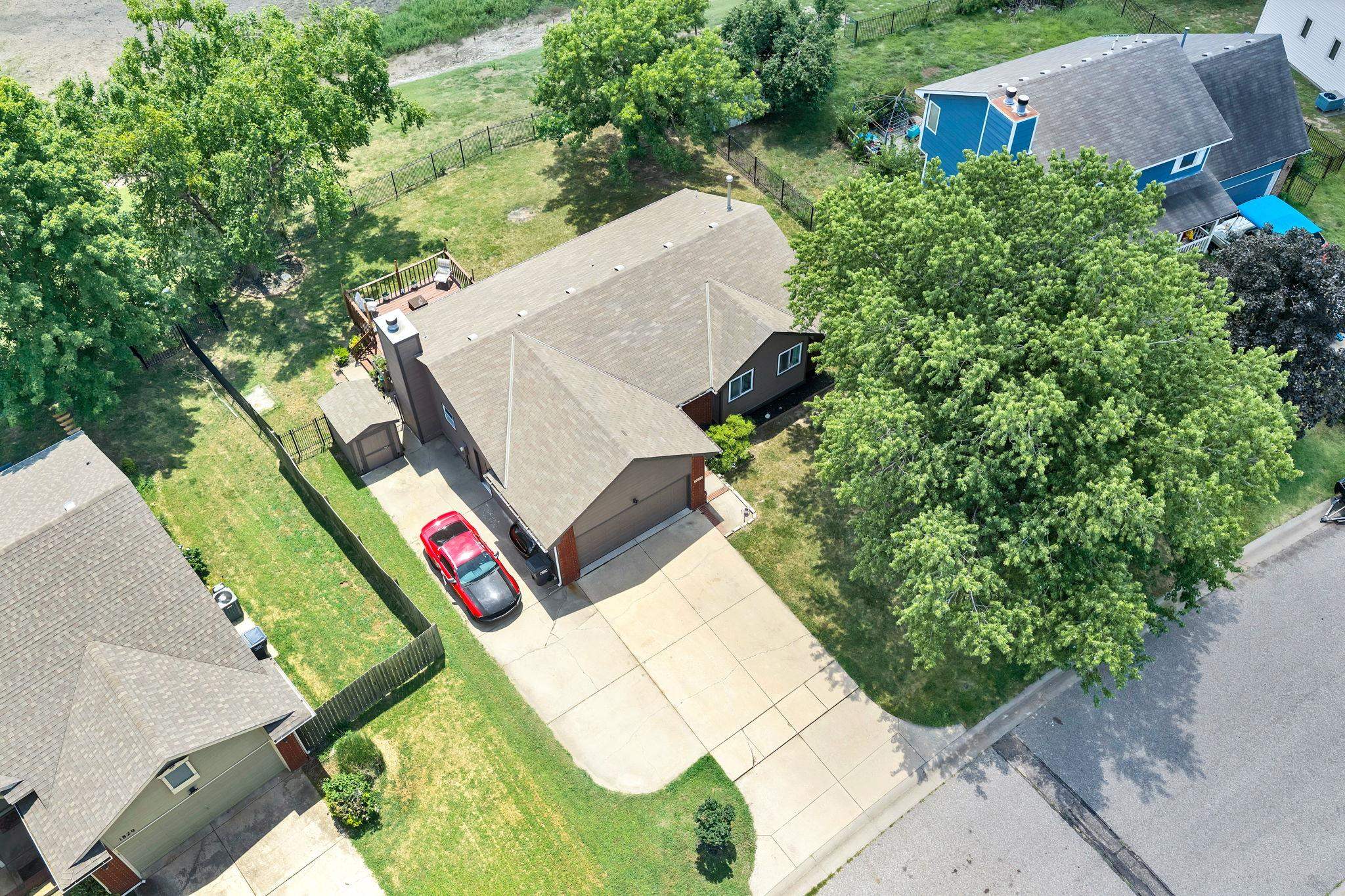 1833 N Shefford Property Photo 35
