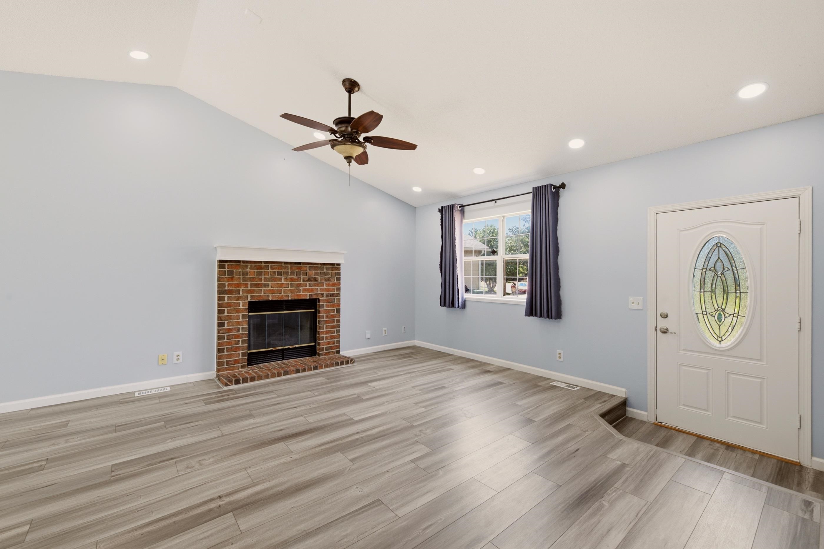 2530 N Beacon Hill St Property Photo 5