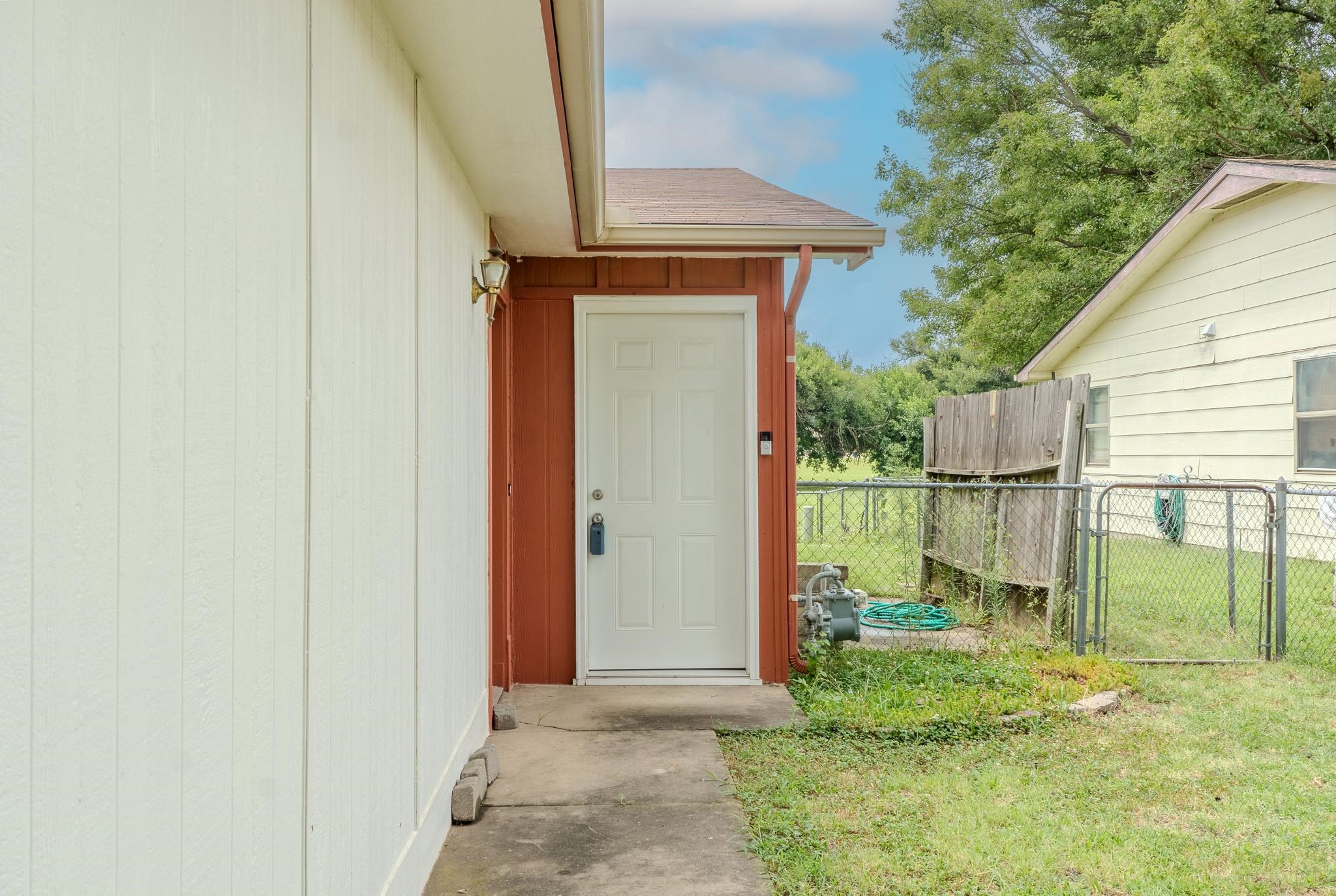 203 S Westview Dr Property Photo 3