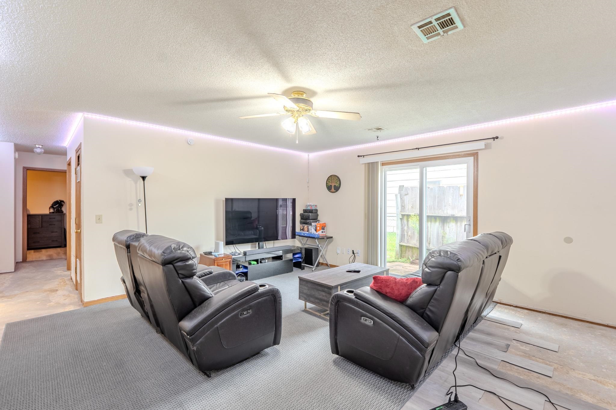 203 S Westview Dr Property Photo 4