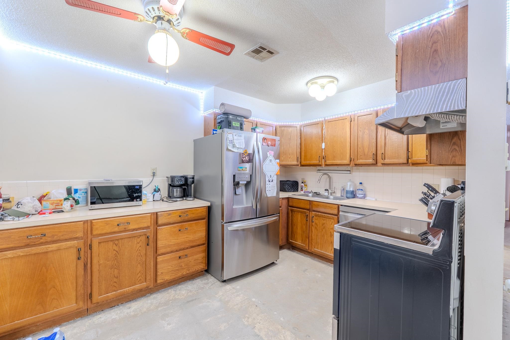 203 S Westview Dr Property Photo 6