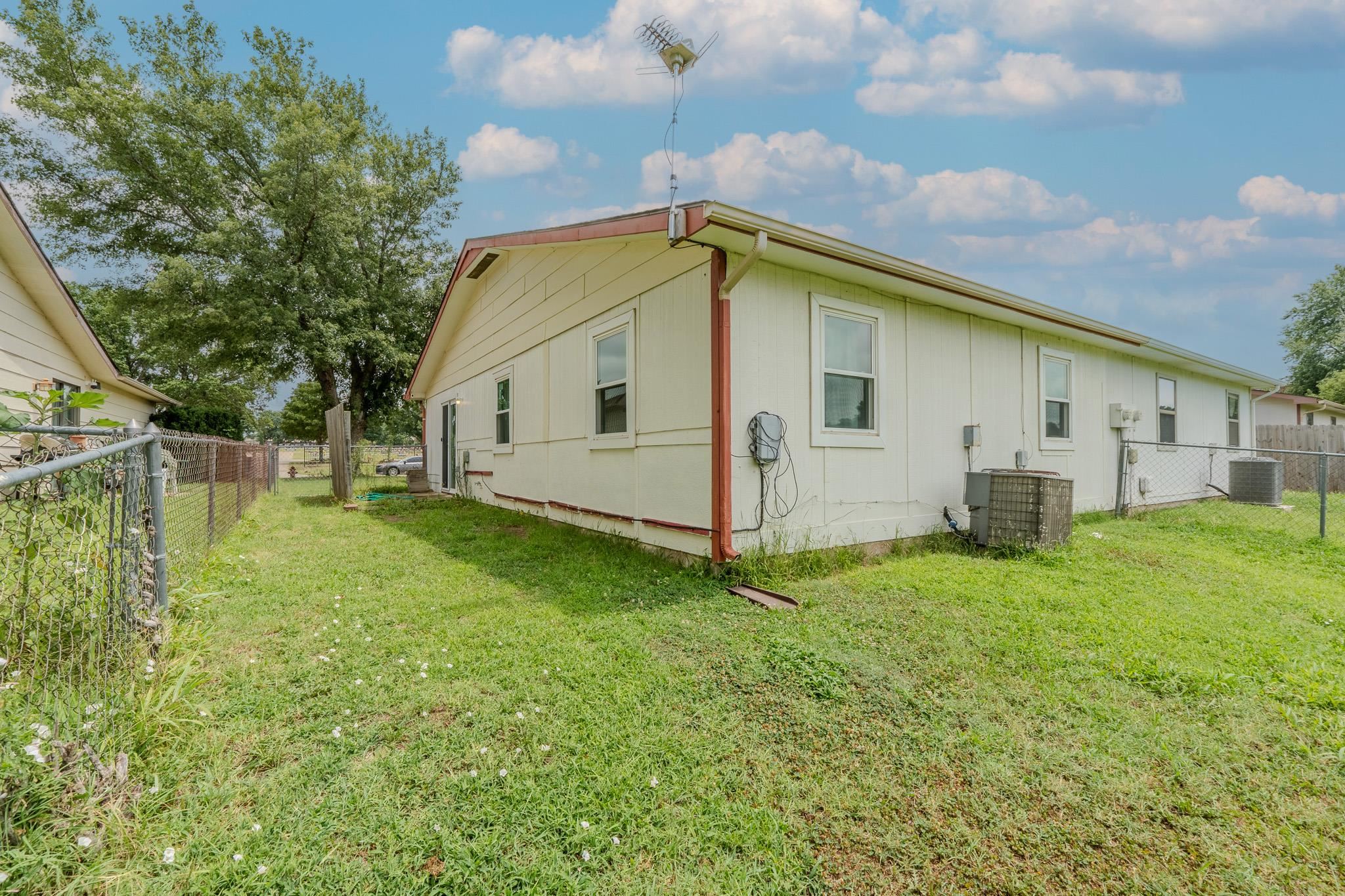 203 S Westview Dr Property Photo 13