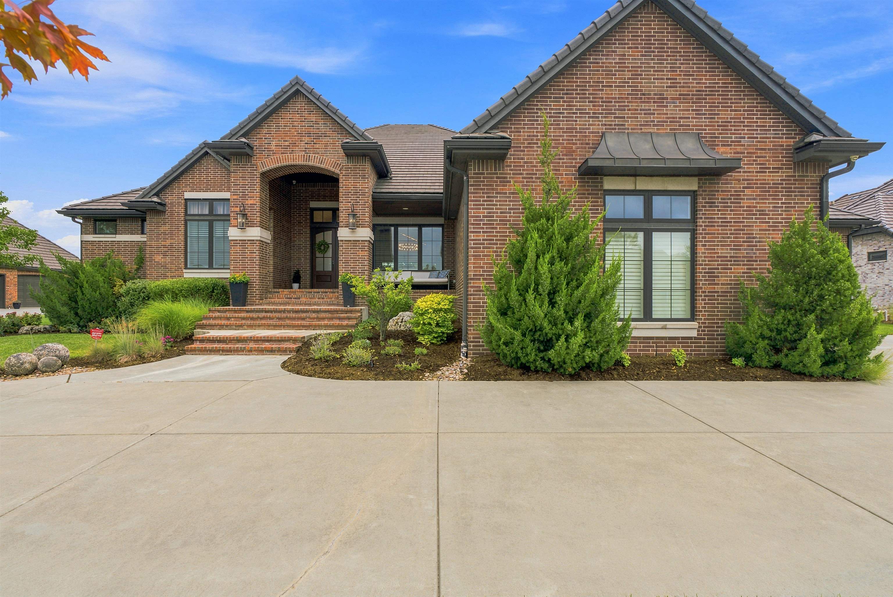 2126 N Clear Creek Property Photo