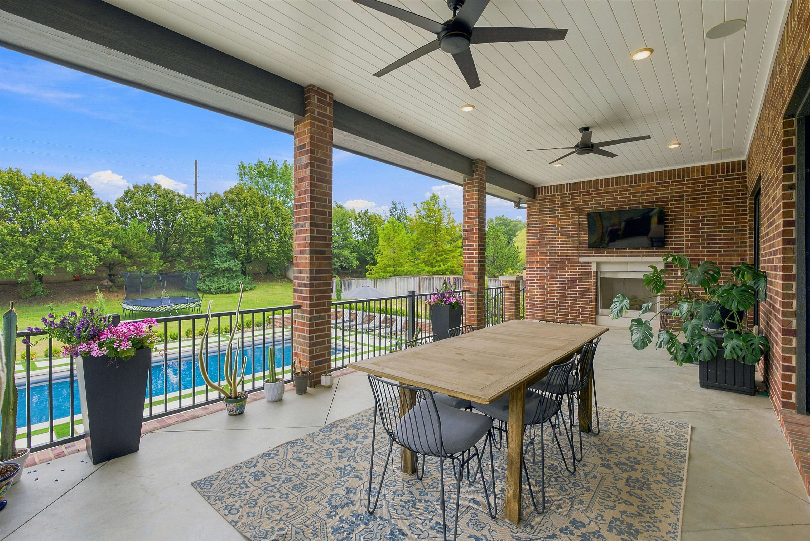 2126 N Clear Creek Property Photo 29