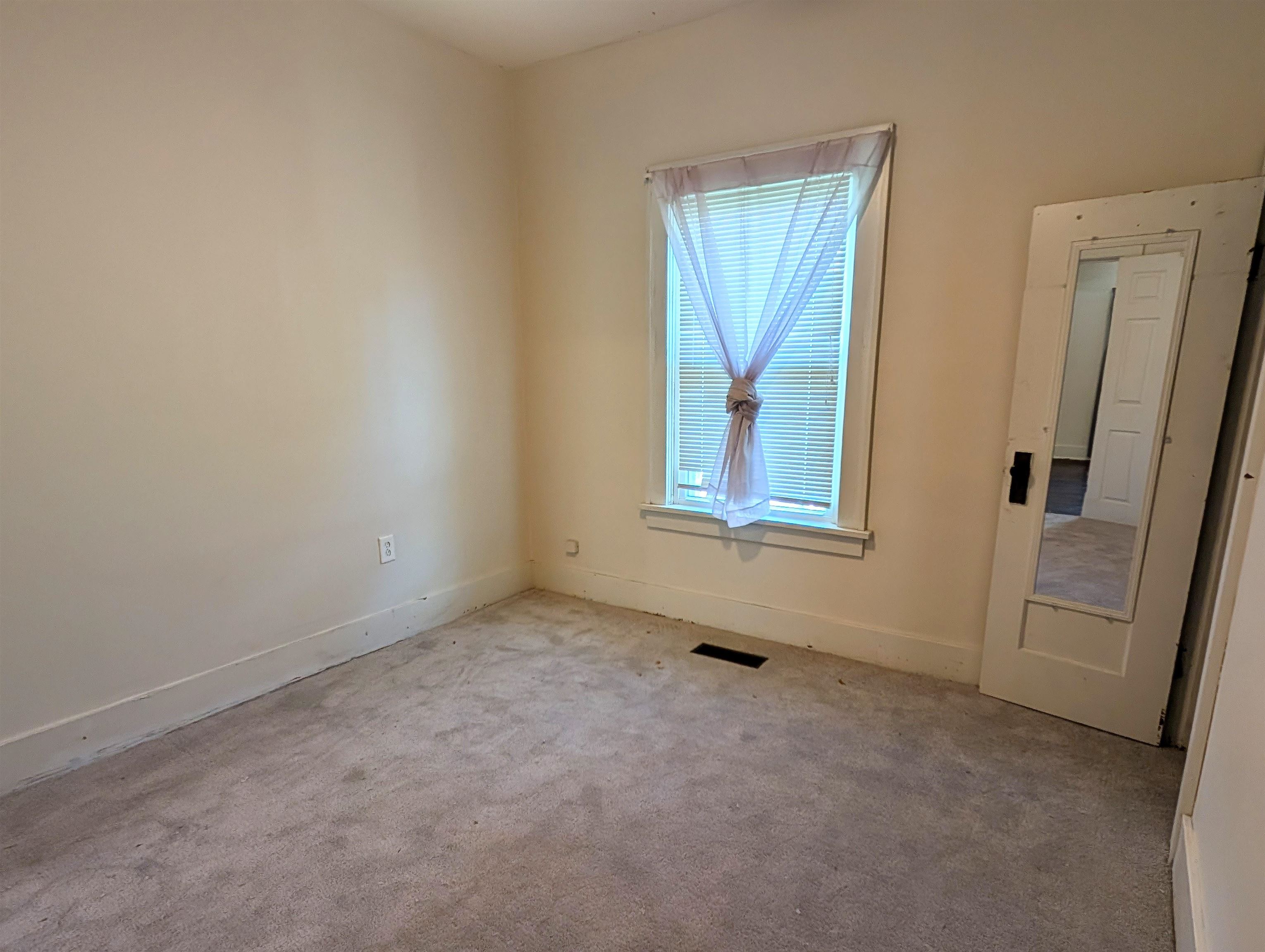 617 N Jefferson Property Photo 16