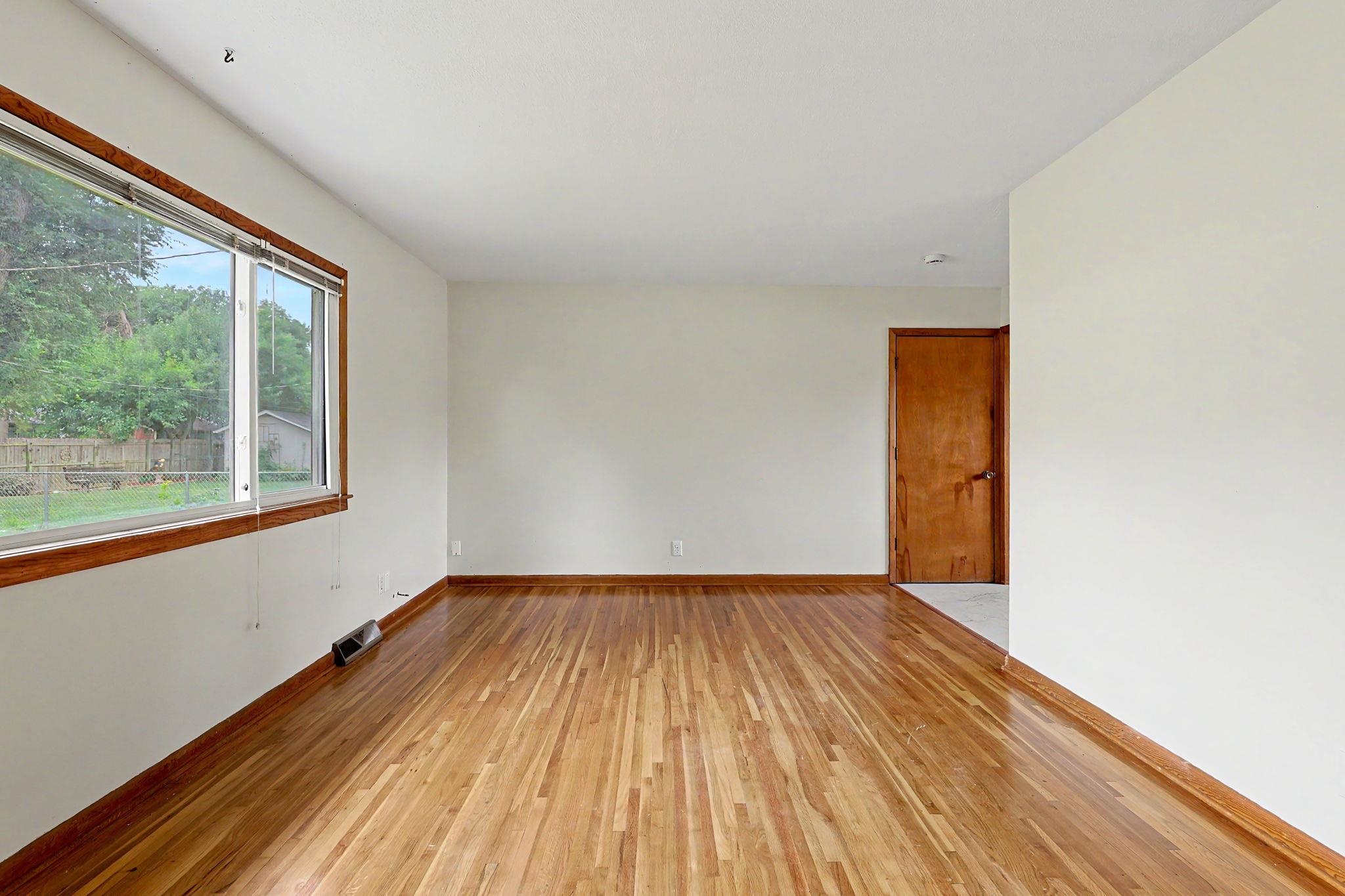 2027 W Manhattan Dr Property Photo 5