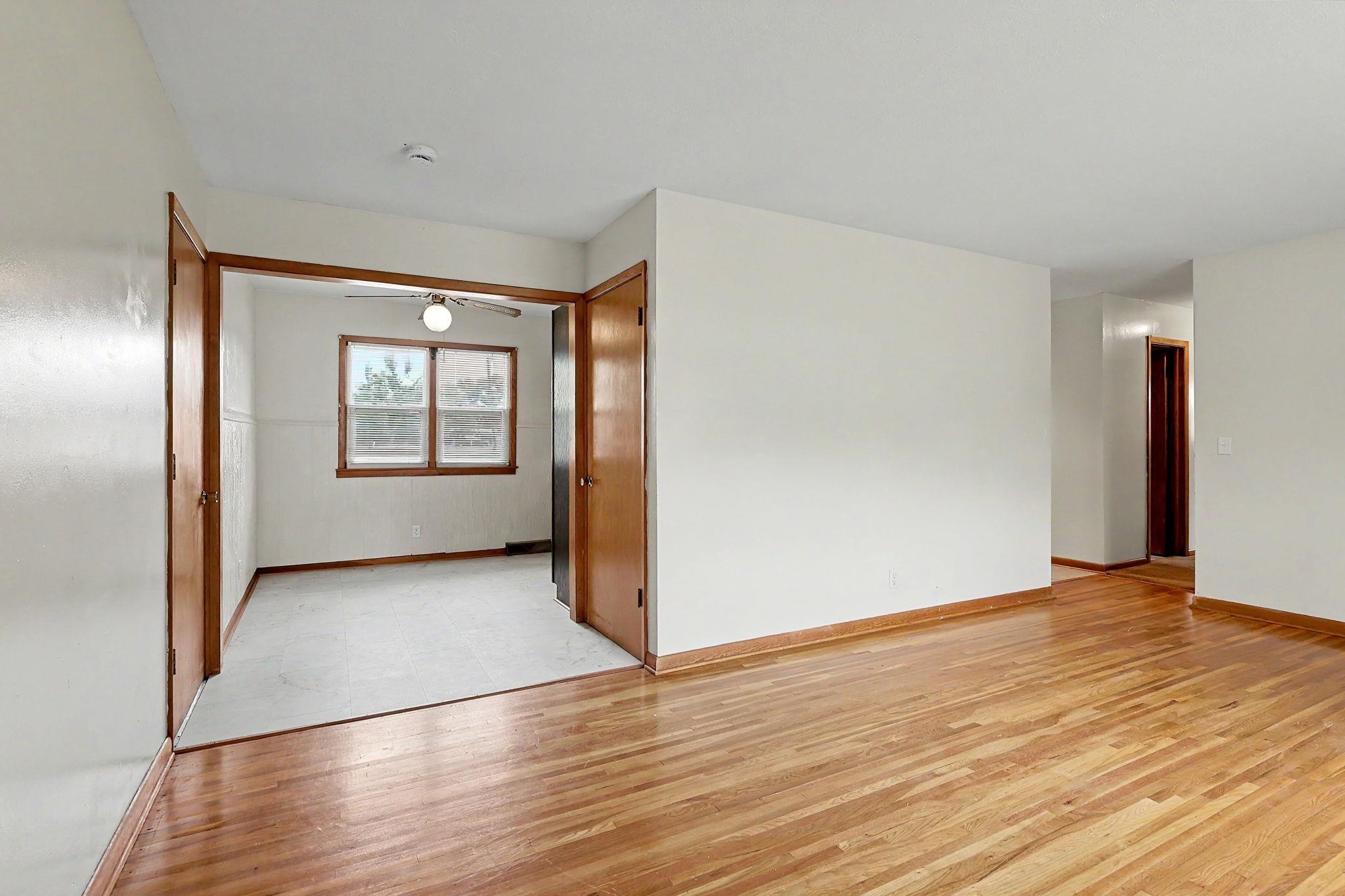 2027 W Manhattan Dr Property Photo 6