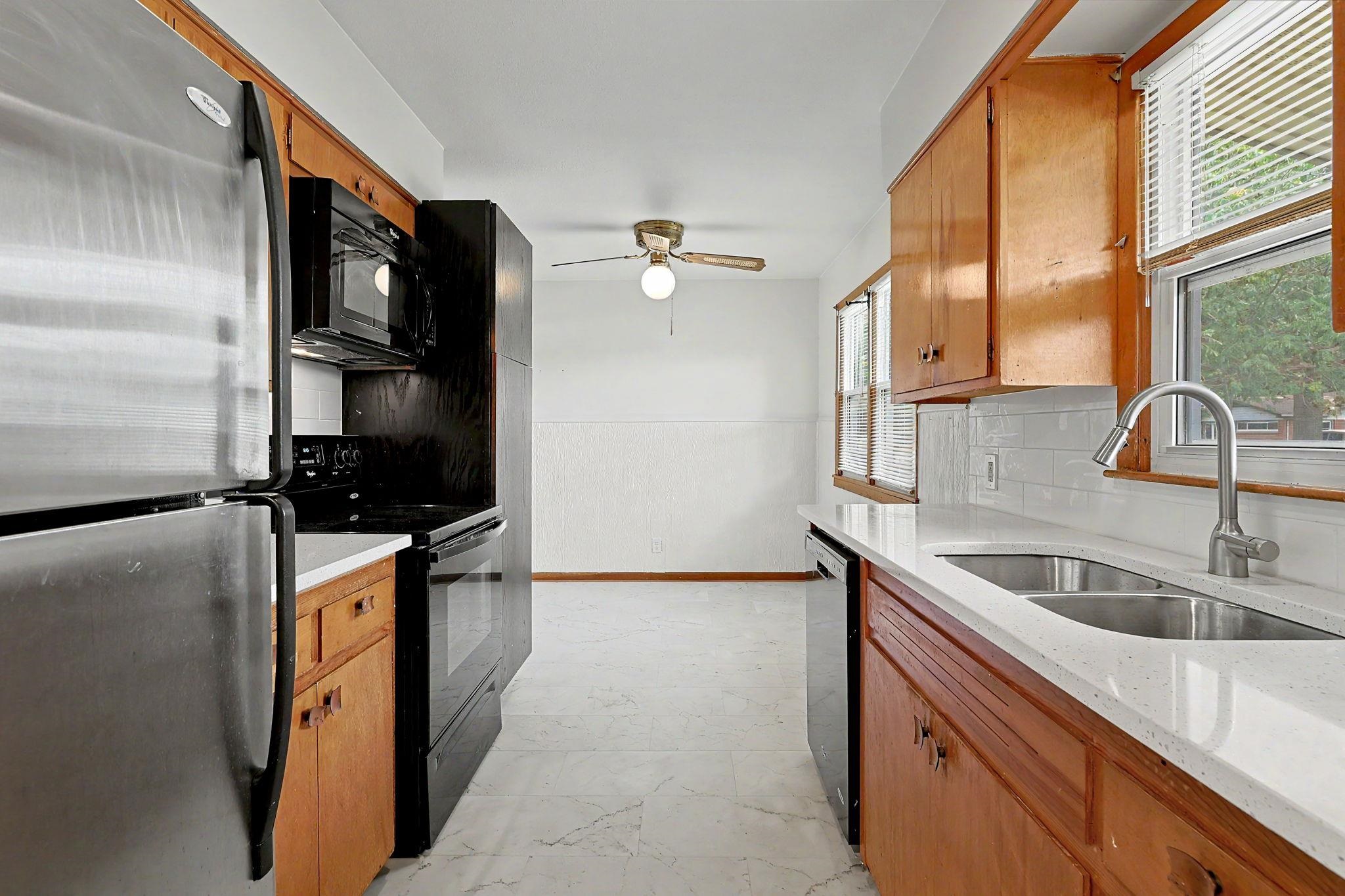 2027 W Manhattan Dr Property Photo 13