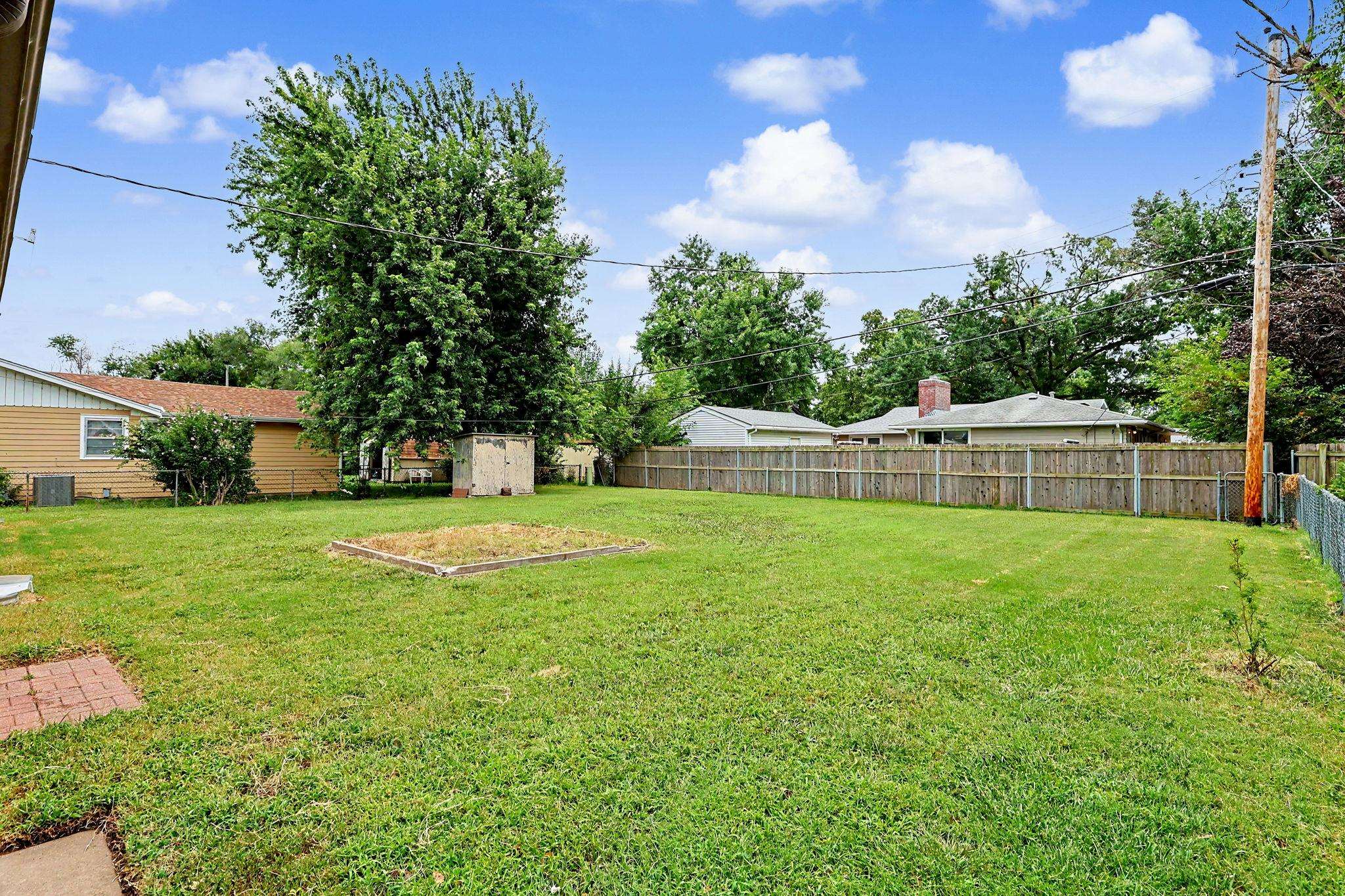 2027 W Manhattan Dr Property Photo 25