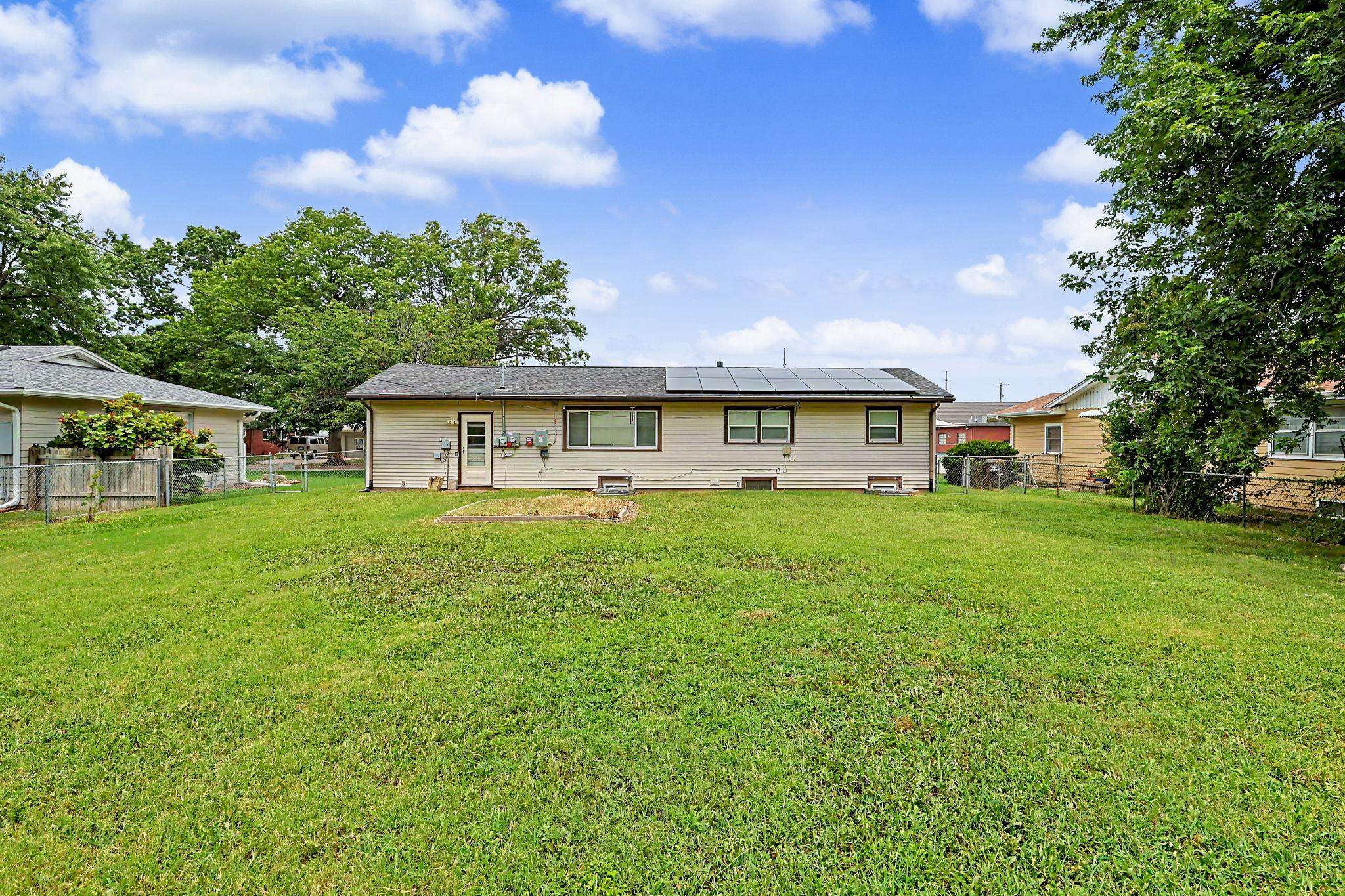 2027 W Manhattan Dr Property Photo 27