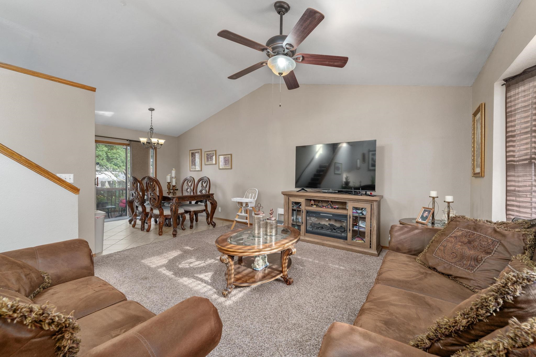 2425 N Beacon Hill Property Photo 4