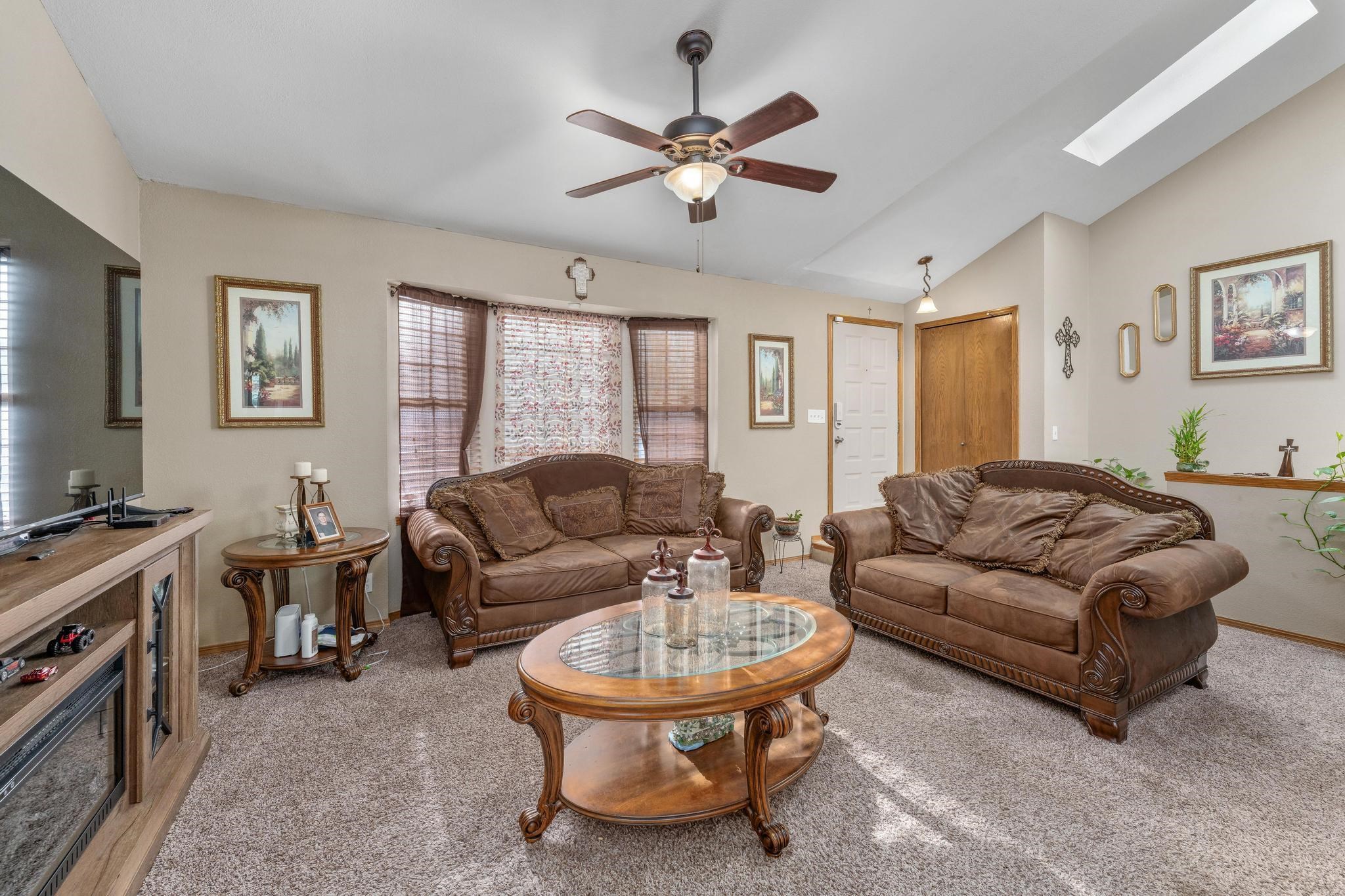 2425 N Beacon Hill Property Photo 7