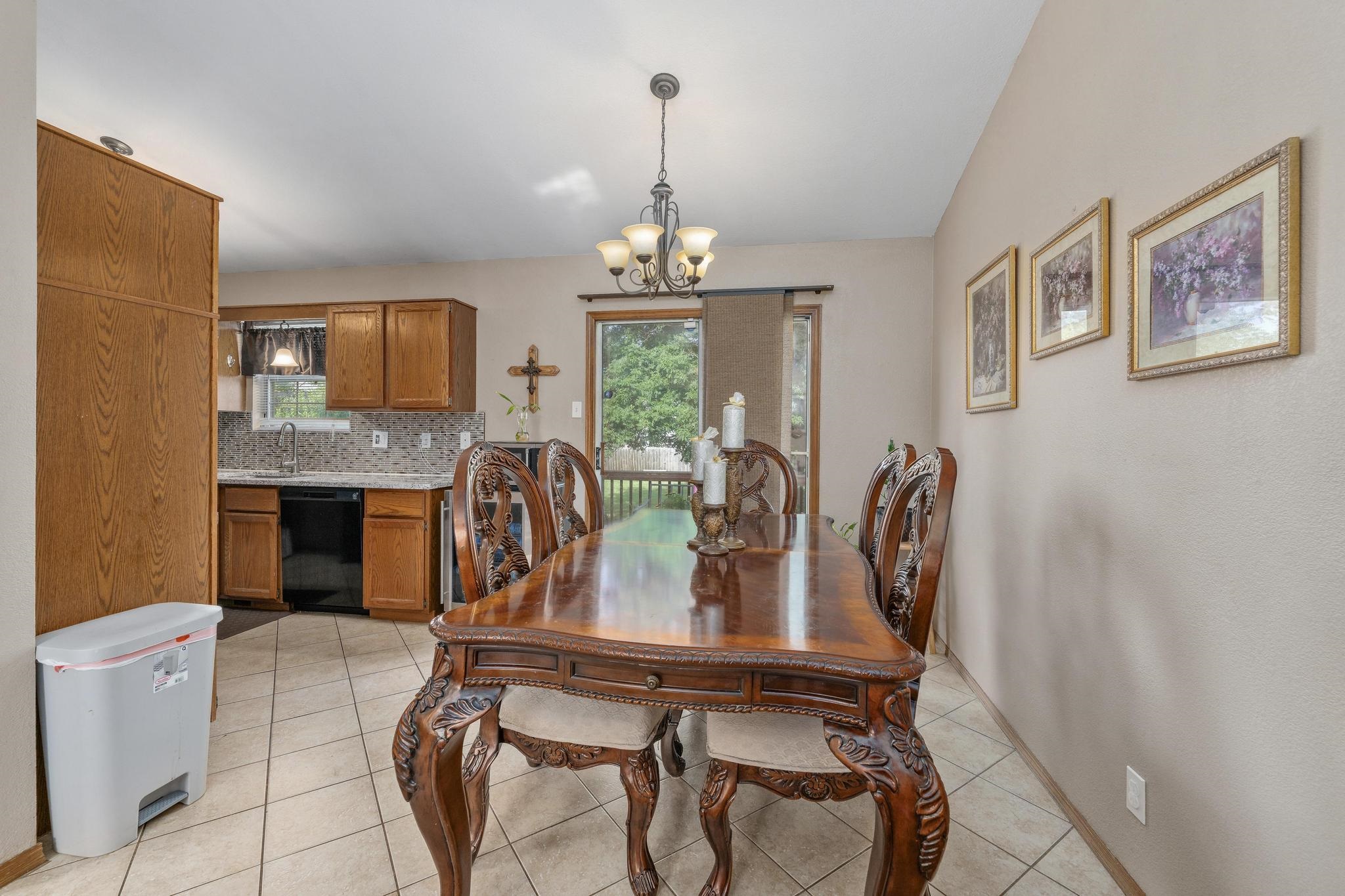 2425 N Beacon Hill Property Photo 9