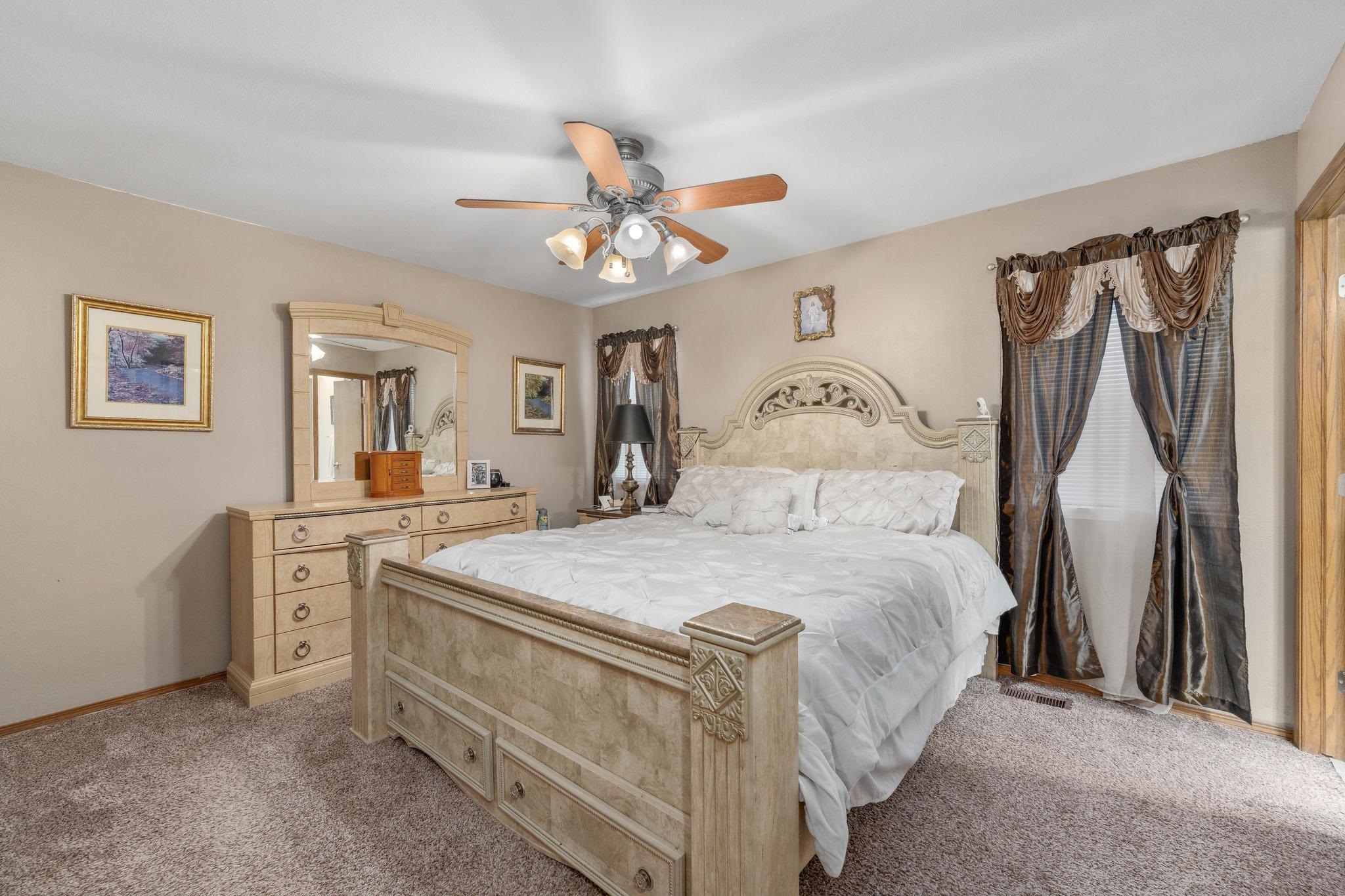 2425 N Beacon Hill Property Photo 15