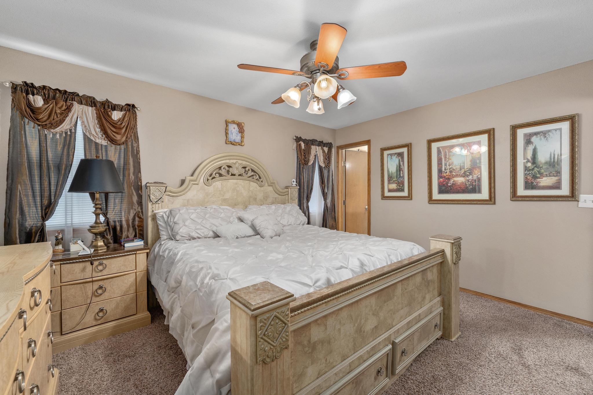 2425 N Beacon Hill Property Photo 16