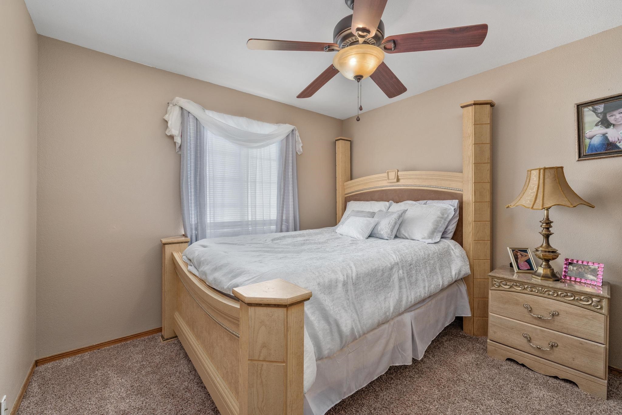 2425 N Beacon Hill Property Photo 20