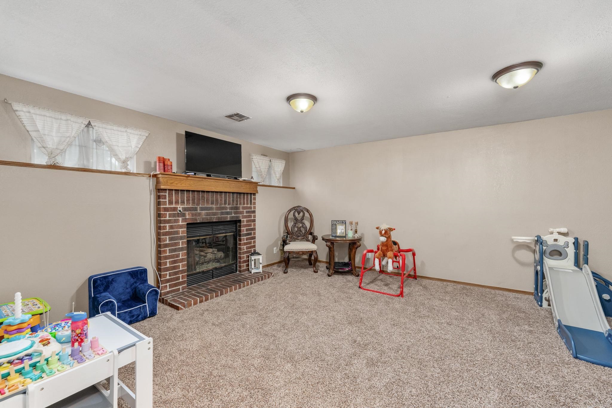 2425 N Beacon Hill Property Photo 21