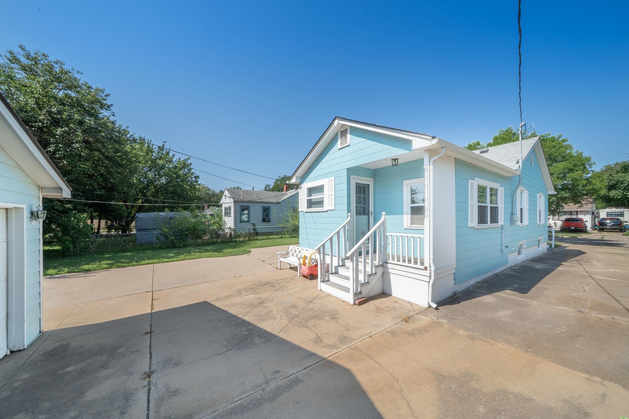 2260 S Victoria St. Property Photo 25