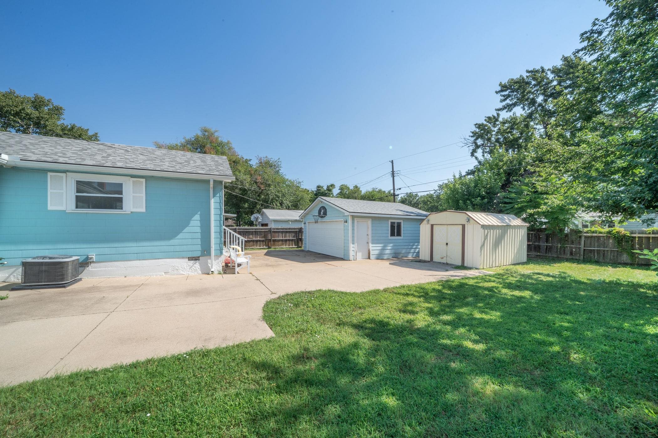 2260 S Victoria St. Property Photo 27