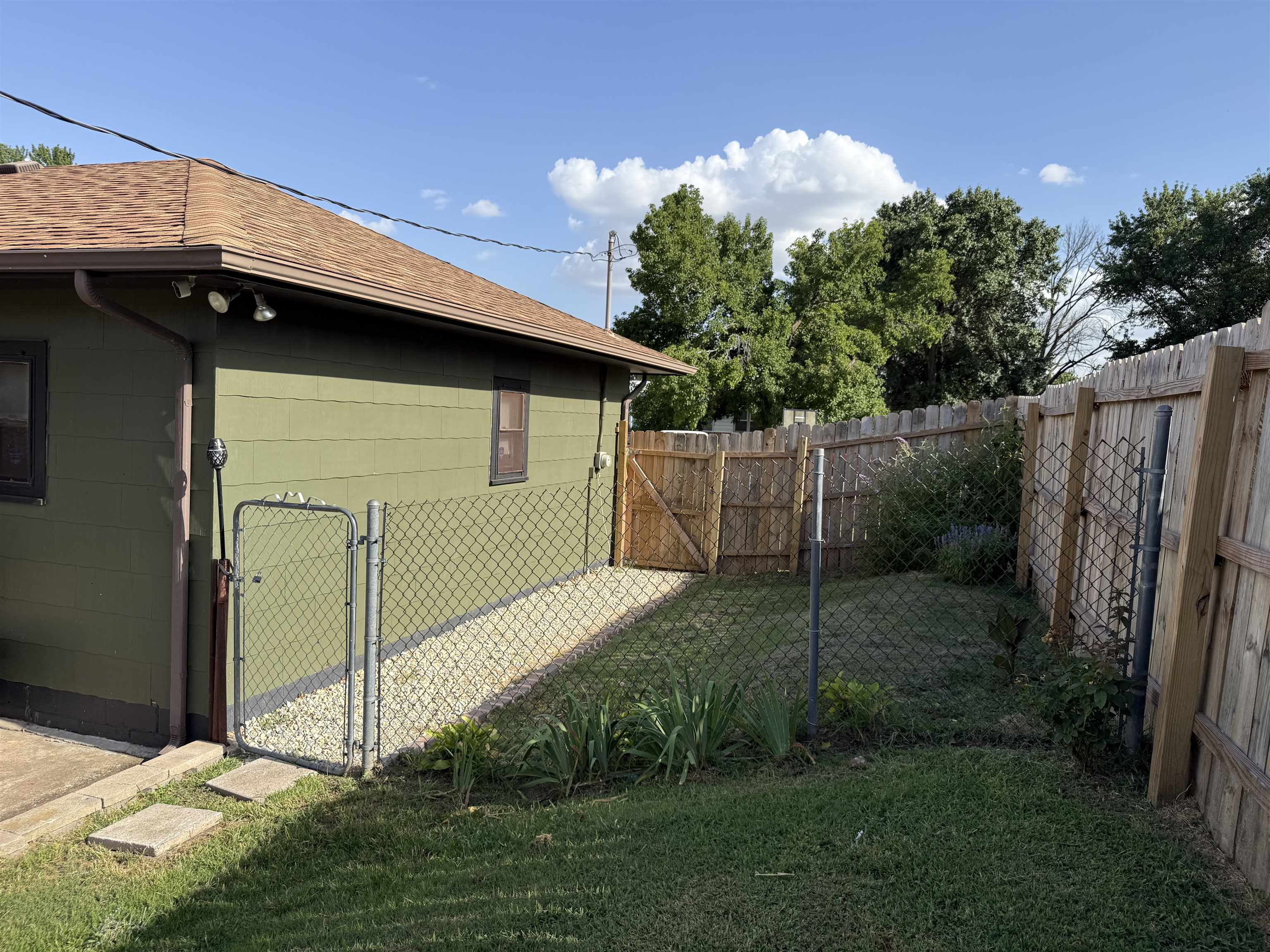 632 W G Property Photo 35
