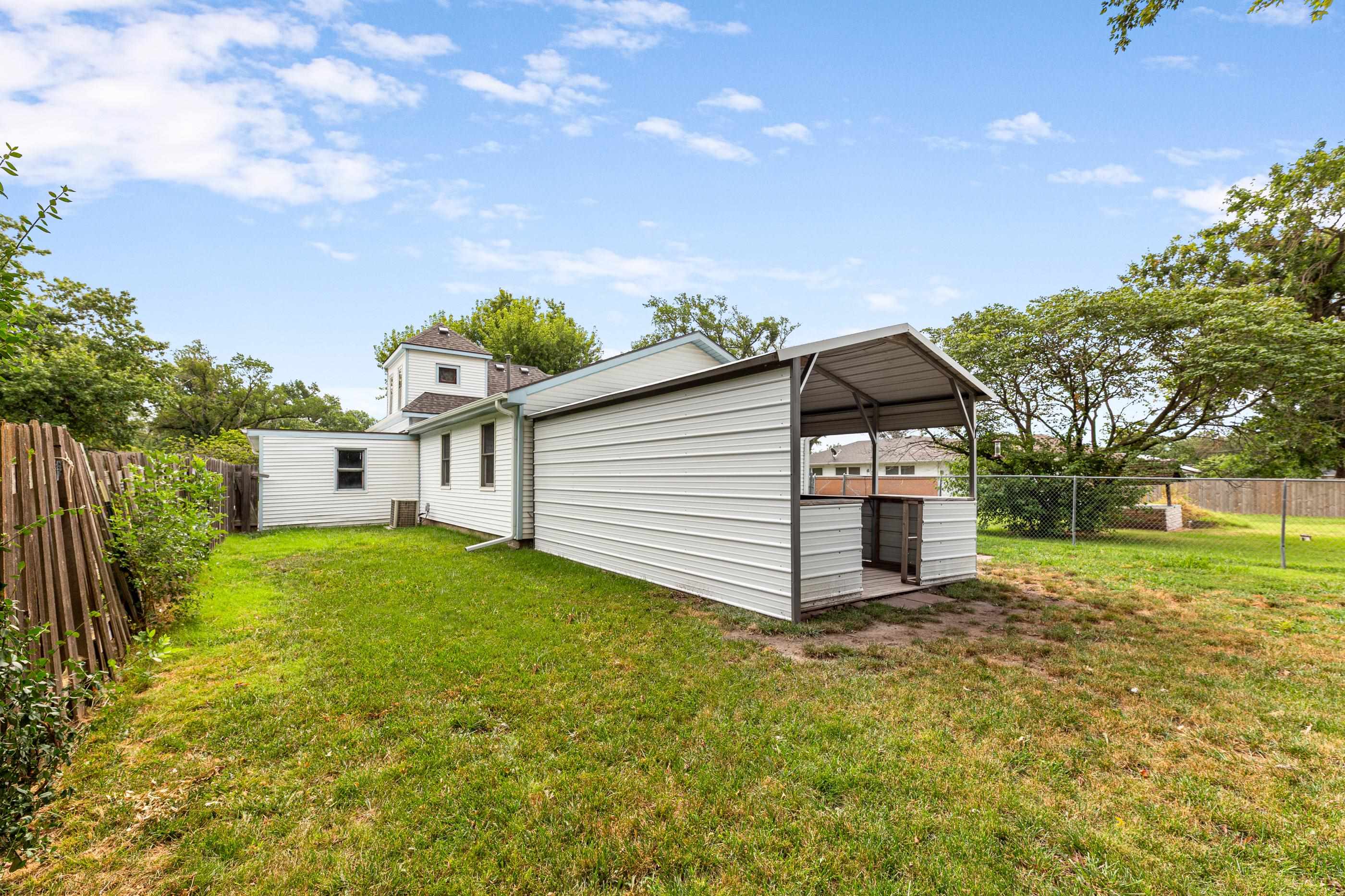 505 Sweezy Property Photo 7