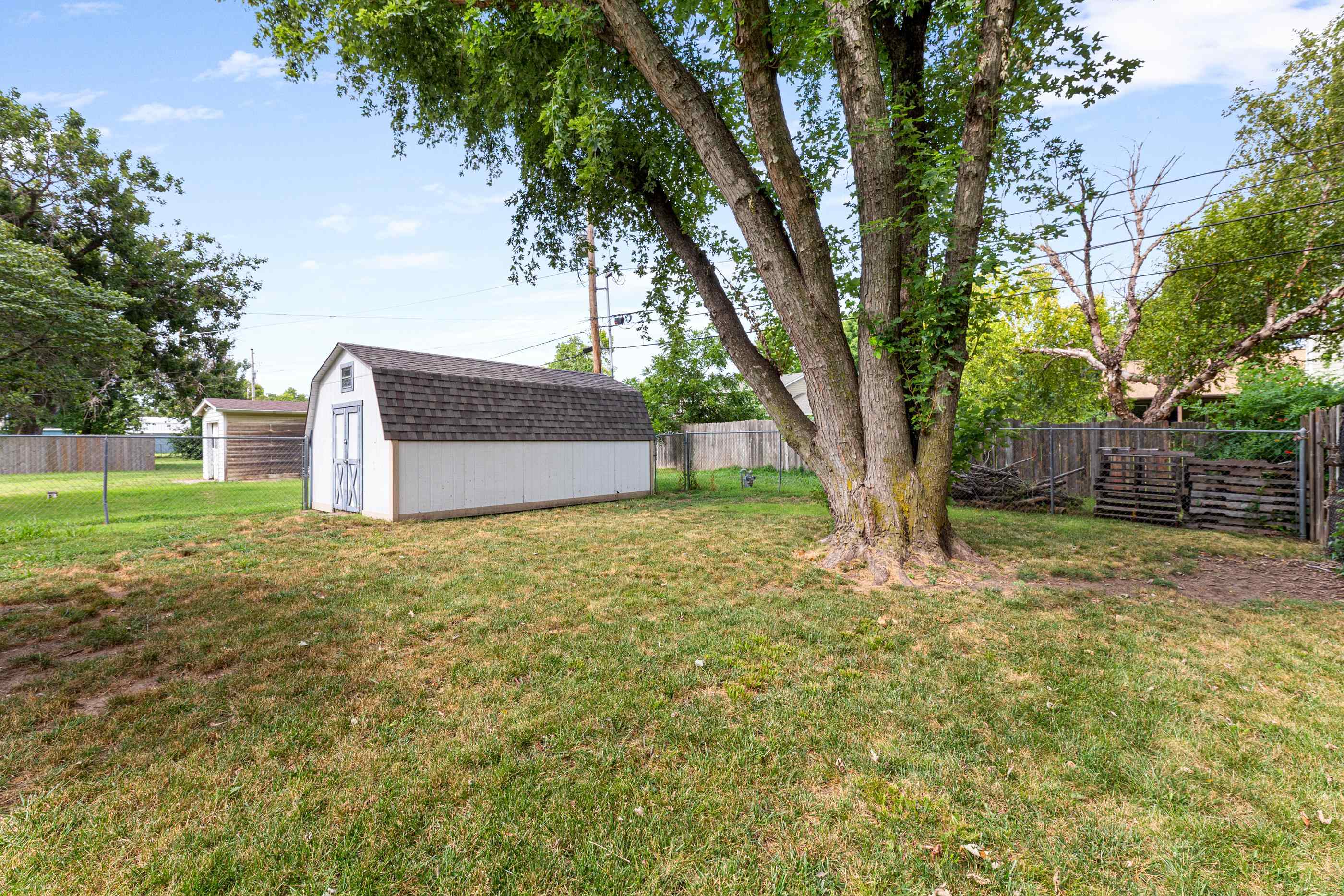 505 Sweezy Property Photo 8