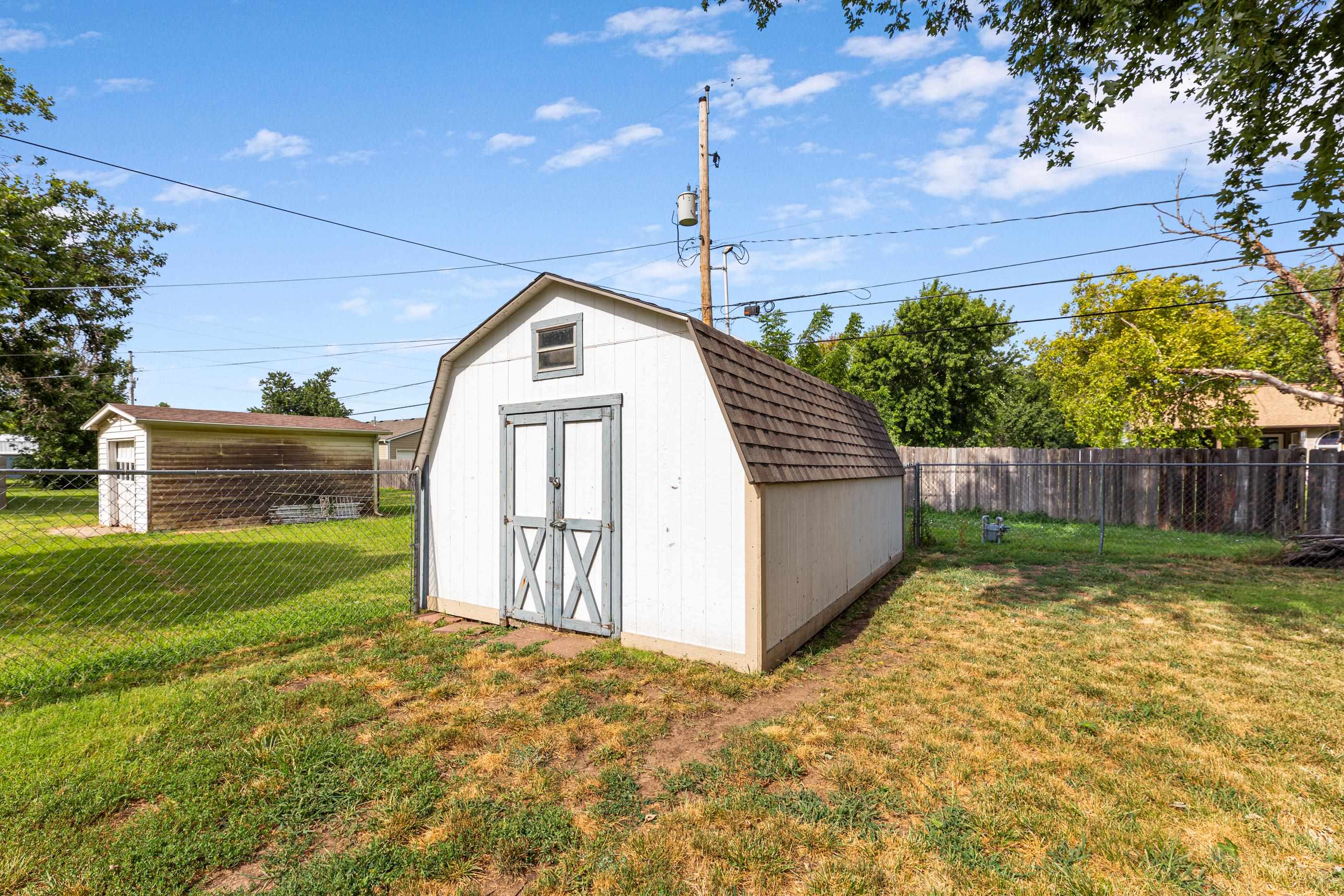 505 Sweezy Property Photo 9